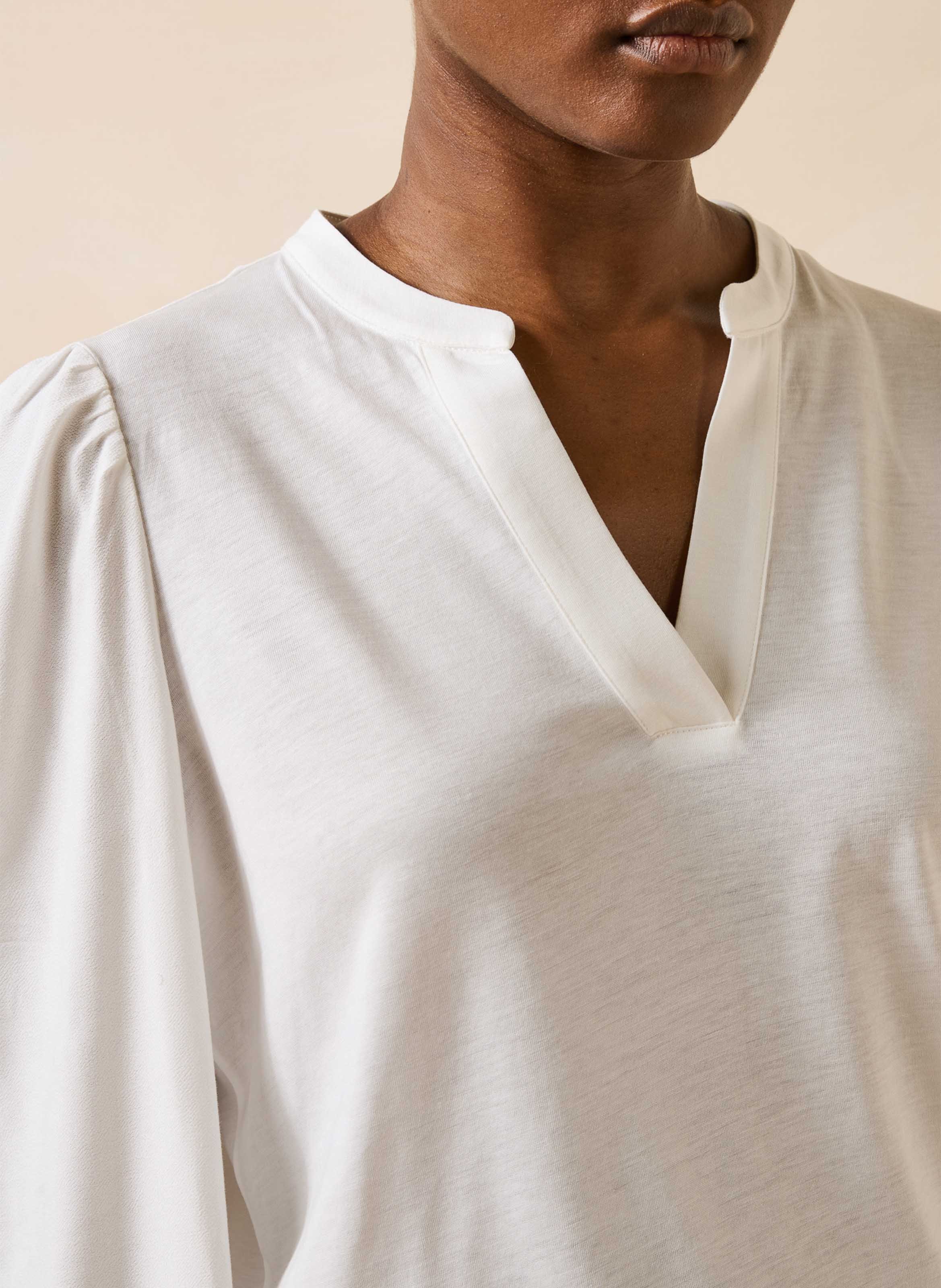 Tee-shirt col V  LA FEE MARABOUTEE Blanc