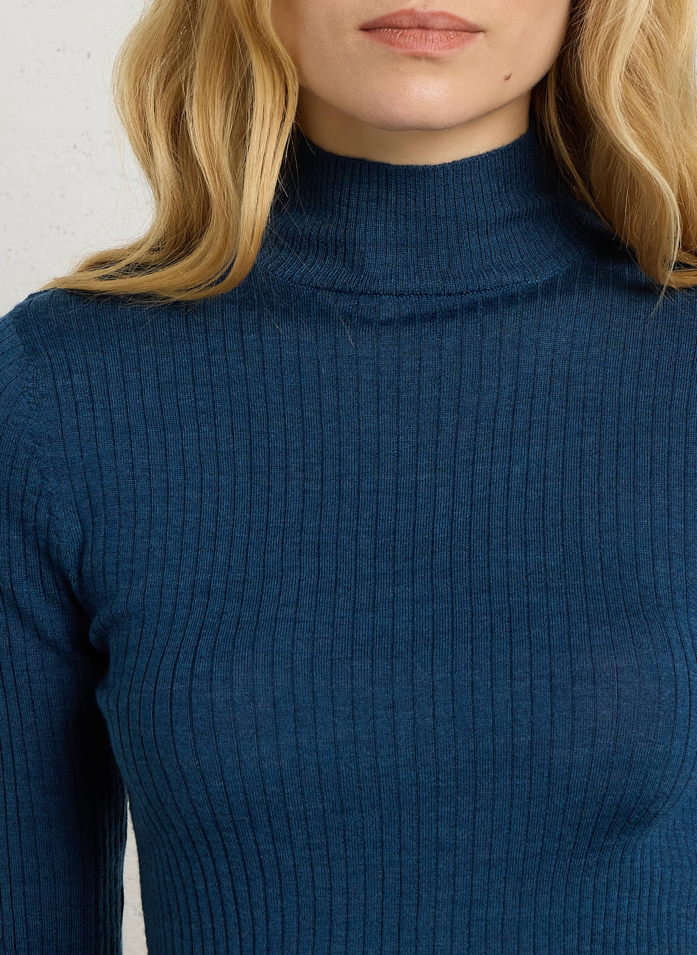 Lange mouw aansluitend T-shirt van wol MAJESTIC FILATURES Blauw
