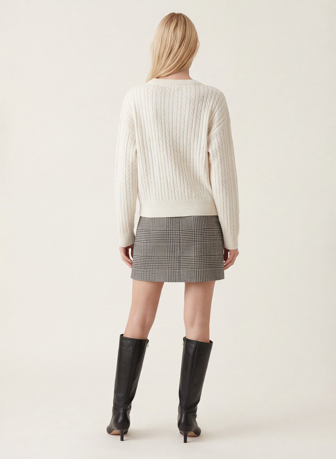 Straight-fit V-neck jumper in wool-blend cable knit KOOKAI White