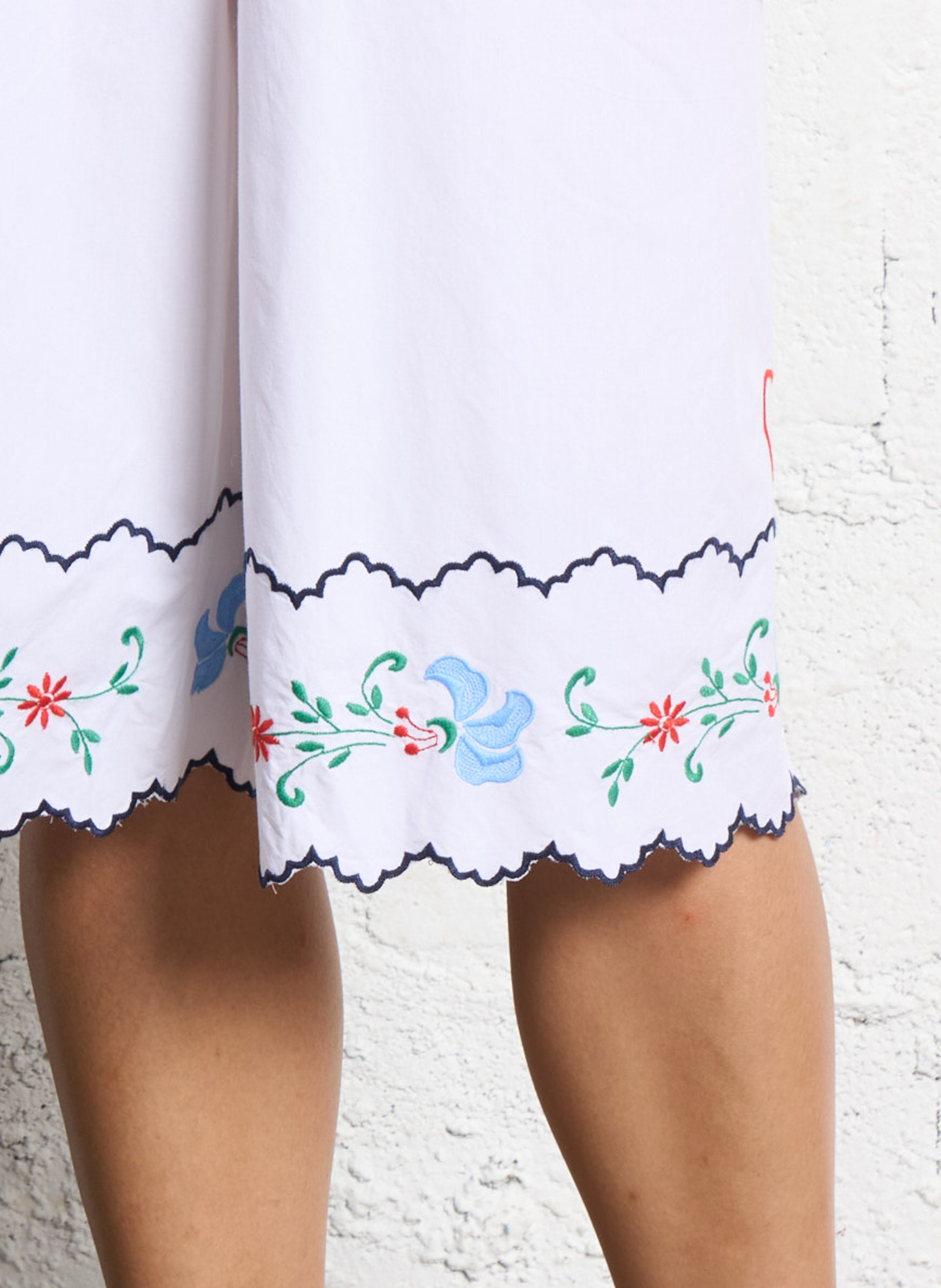 Short straight with organic cotton embroideries STELLA NOVA White