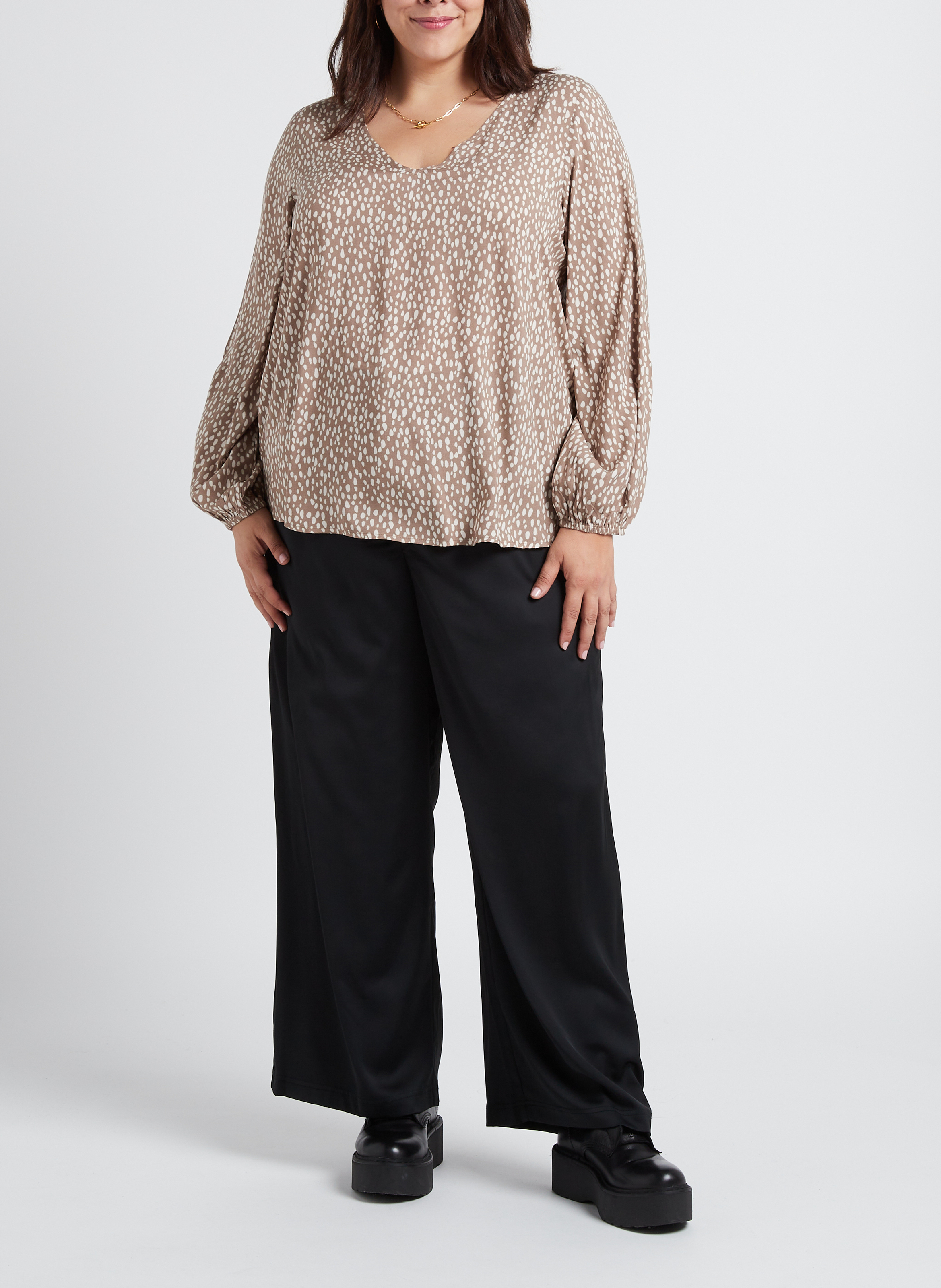 Soepelvallende top met V-hals en print EVOKED Beige