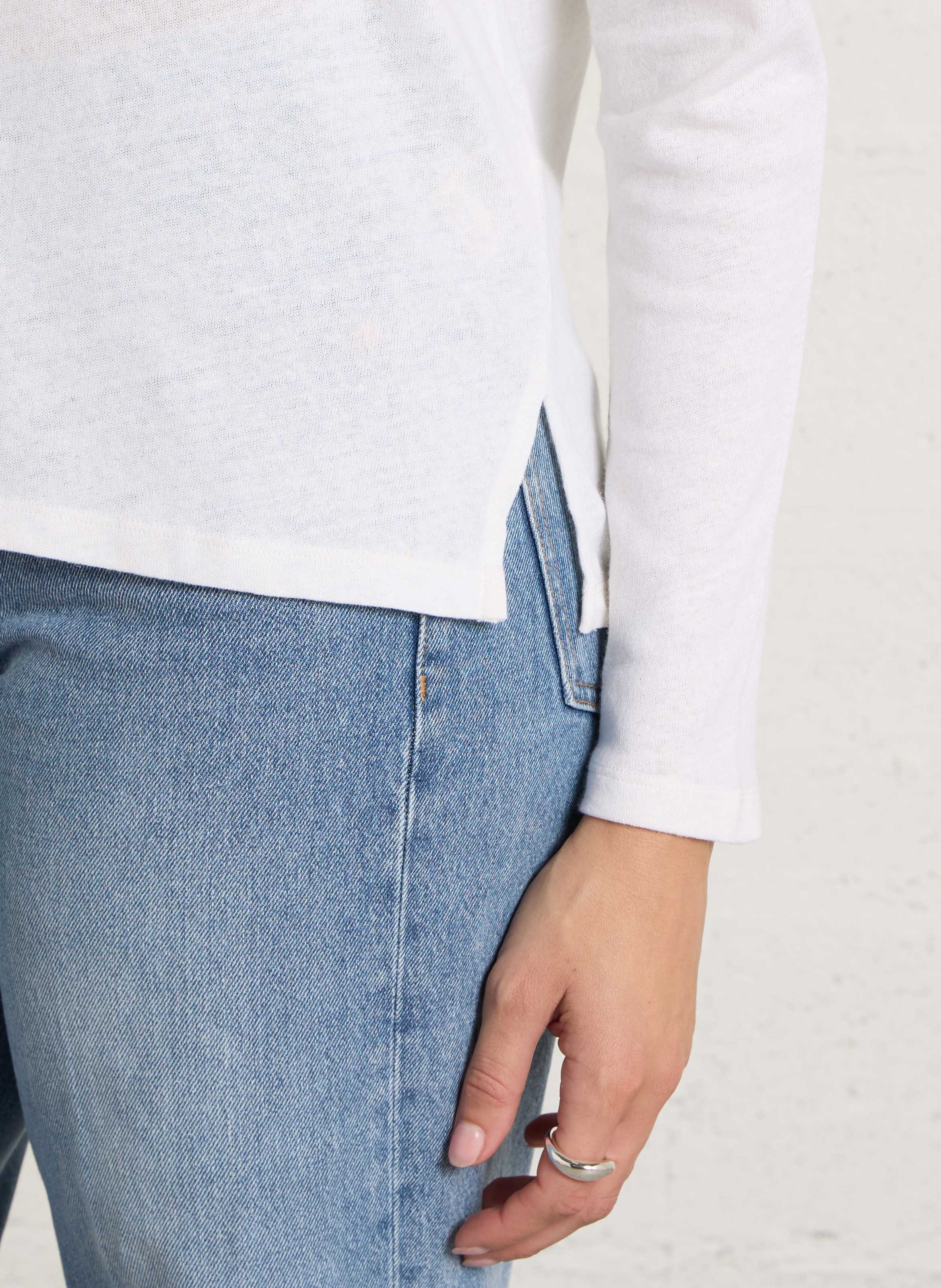 Tee-shirt col v en coton et en lin mélangés MAJESTIC FILATURES Beige