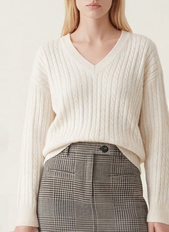 Straight-fit V-neck jumper in wool-blend cable knit KOOKAI White