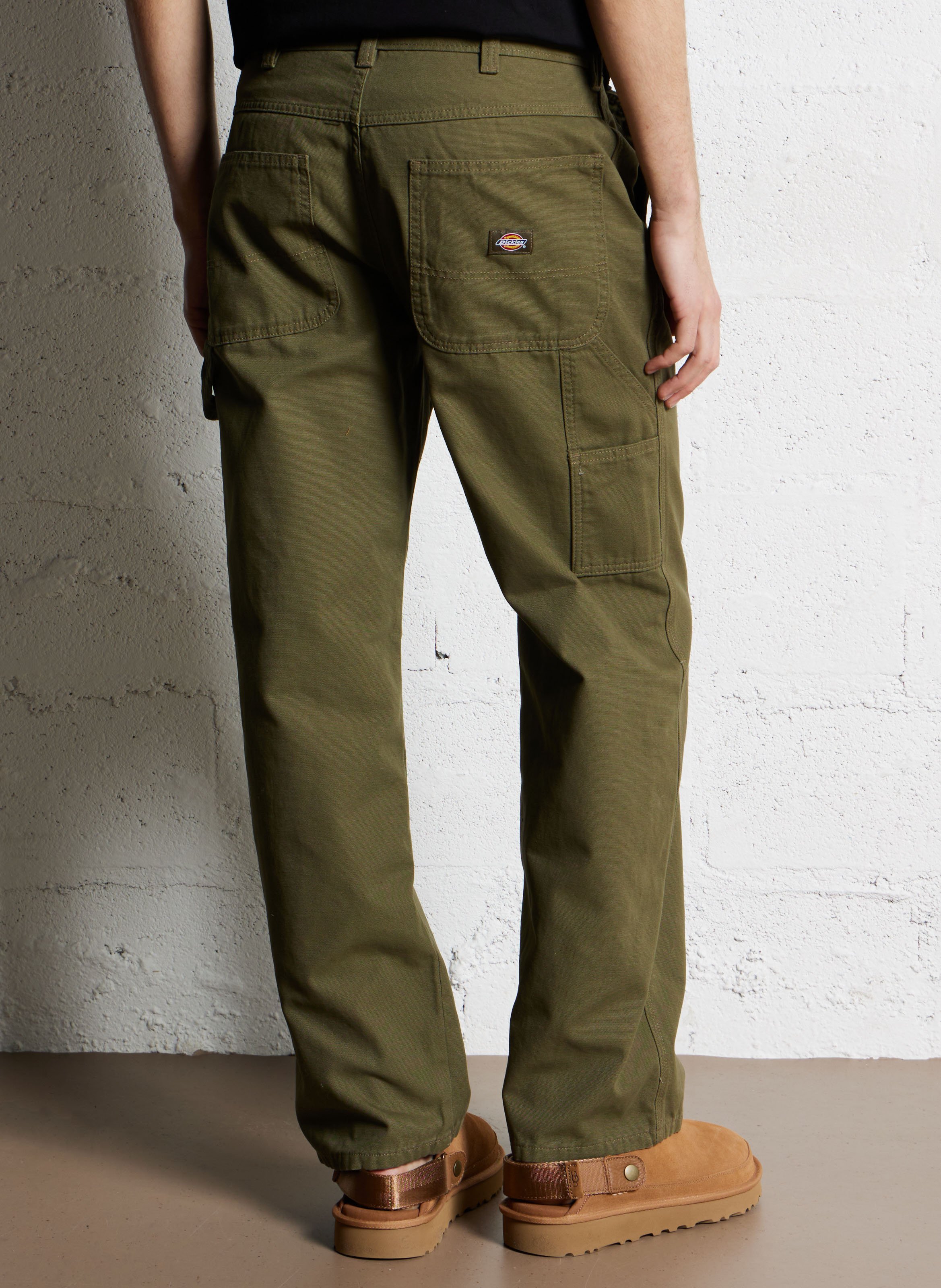 - Rechte jeans
- 5 zakken
- Recht model
- Verwassen effect DICKIES Kaki