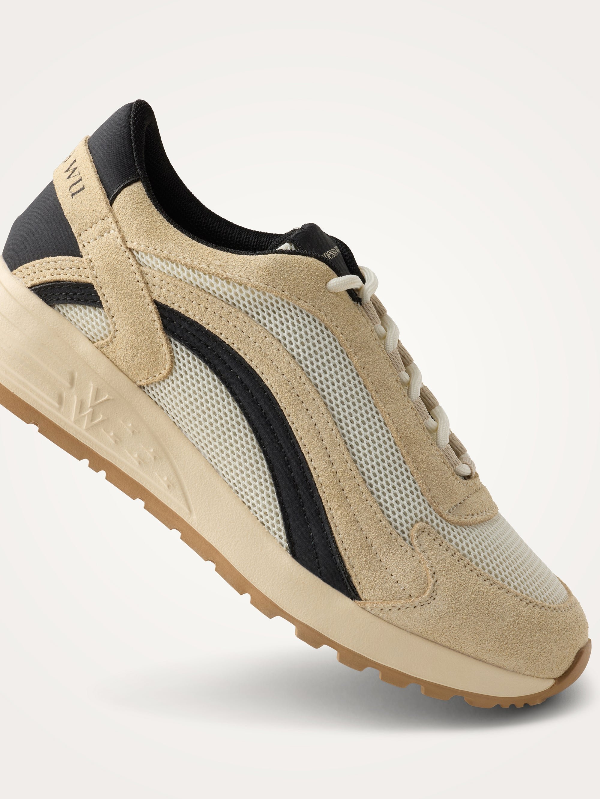 Sneakers with side panels on a sporty sole Black