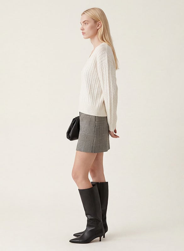 Straight-fit V-neck jumper in wool-blend cable knit KOOKAI White