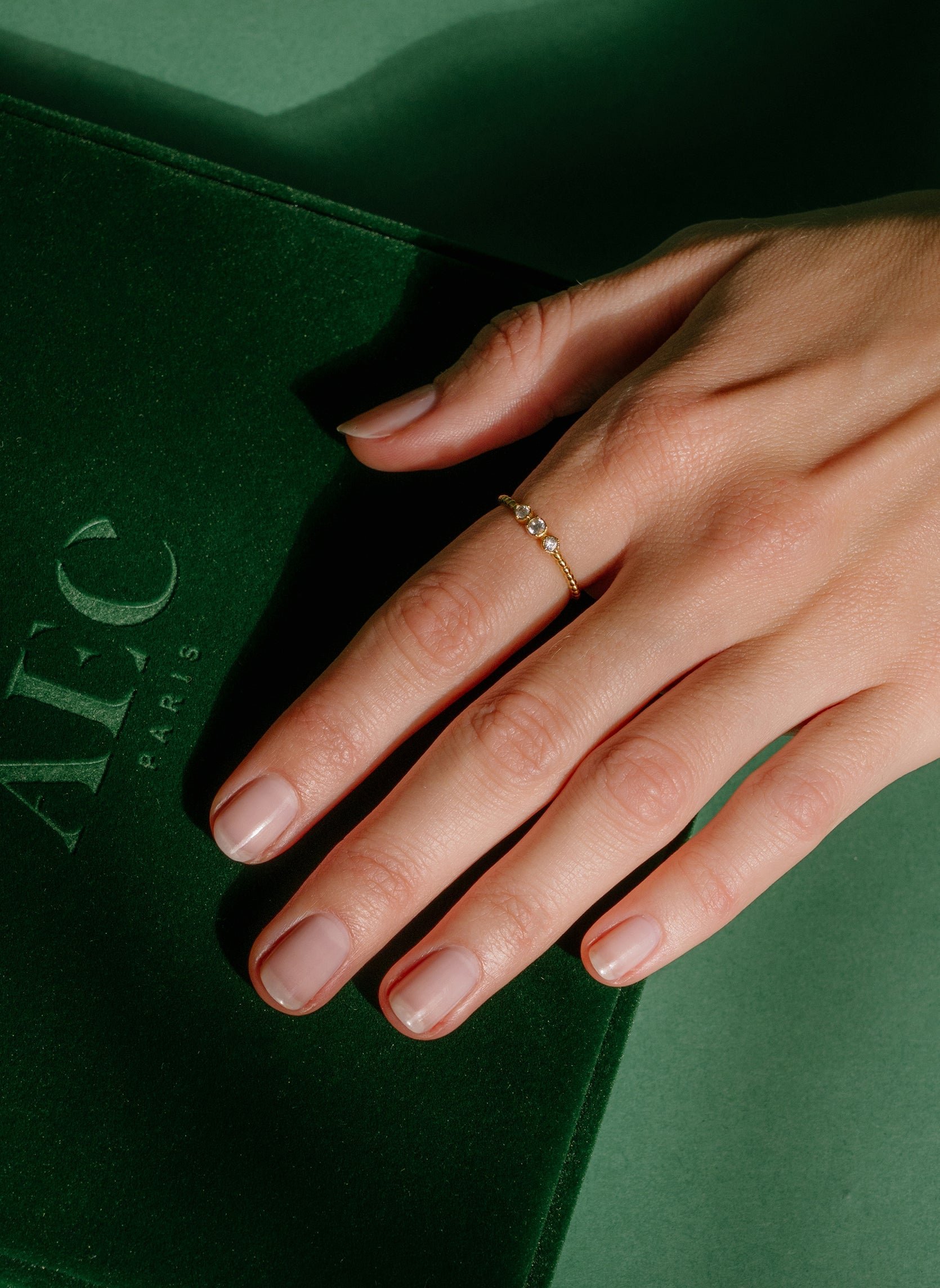 Star-studded fine Sanya ring AEC Paris Golden