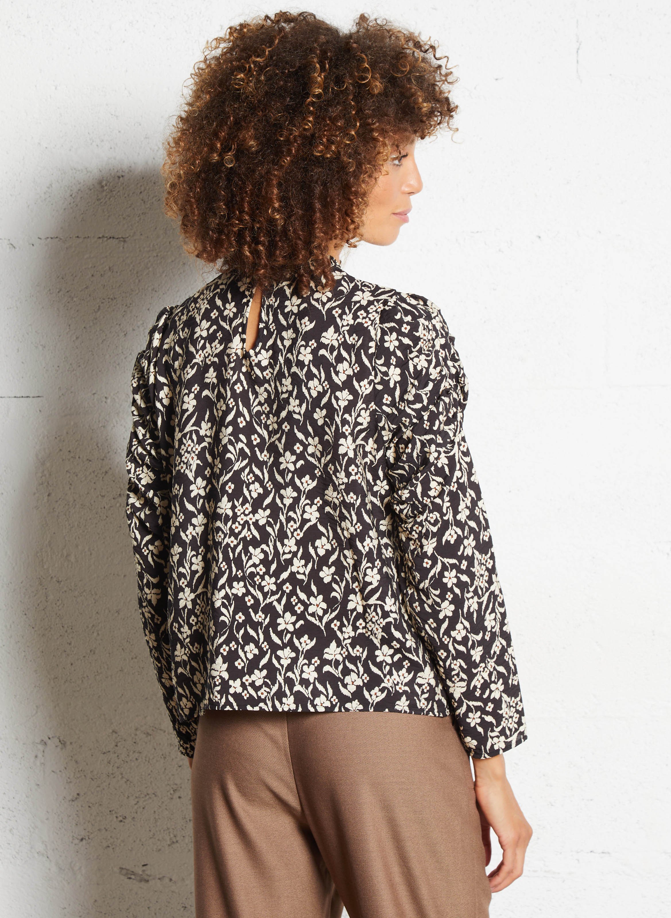 Blouse with round collar I CODE Black