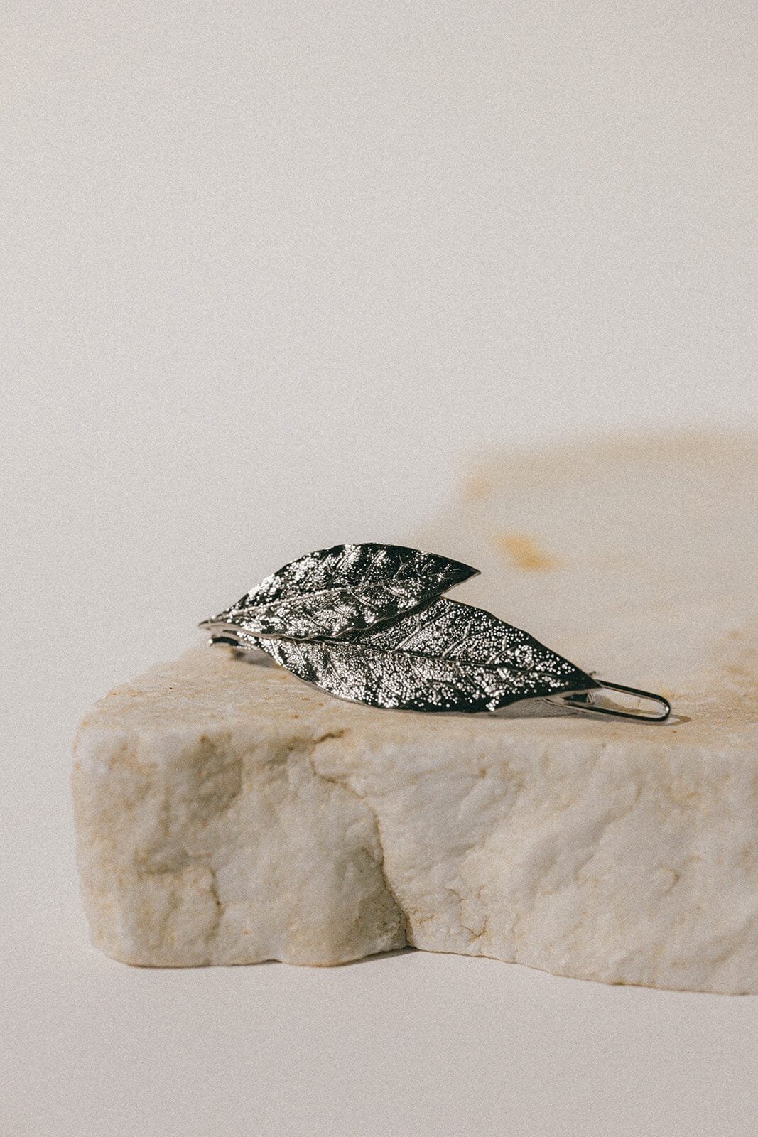 Gold-plated leaf hair clip MONSIEUR SIMONE Silver