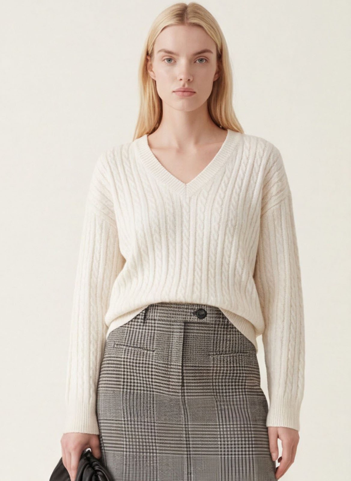 Straight-fit V-neck jumper in wool-blend cable knit KOOKAI