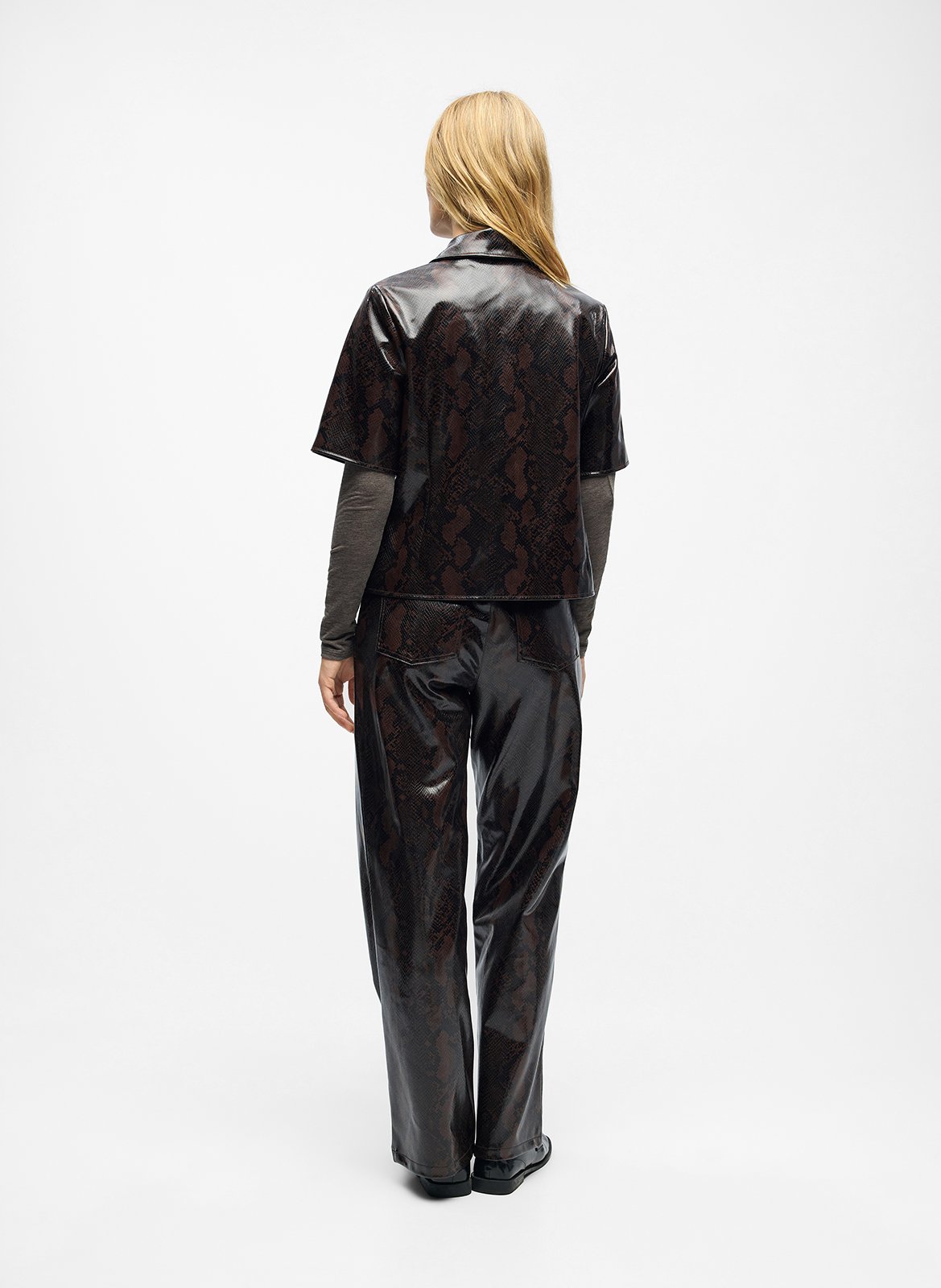 Classic collar top with python skin effect OBJECT Brown