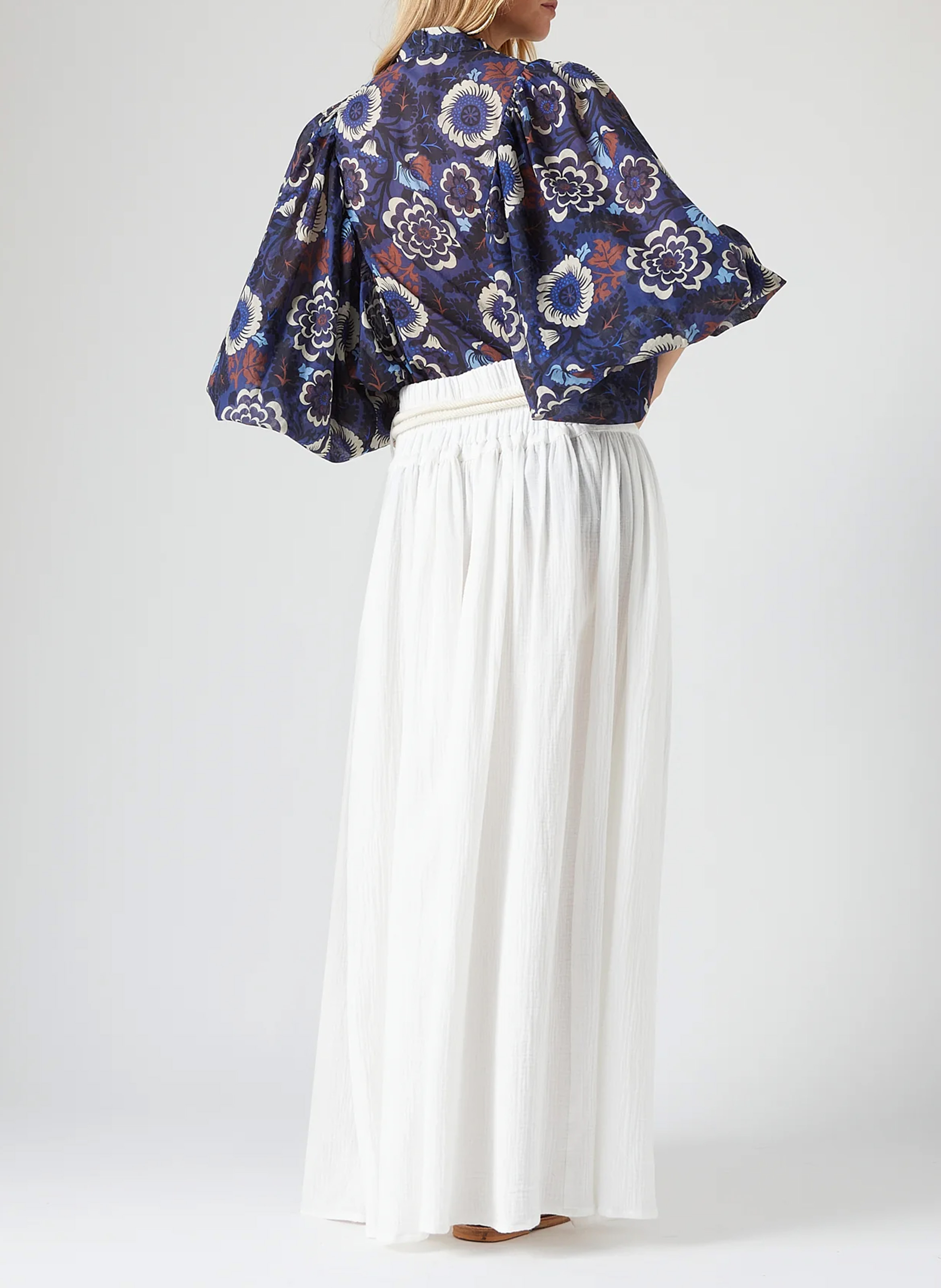 Blouse met bloemenprint ronde hals THE LABEL EDITION Blauw