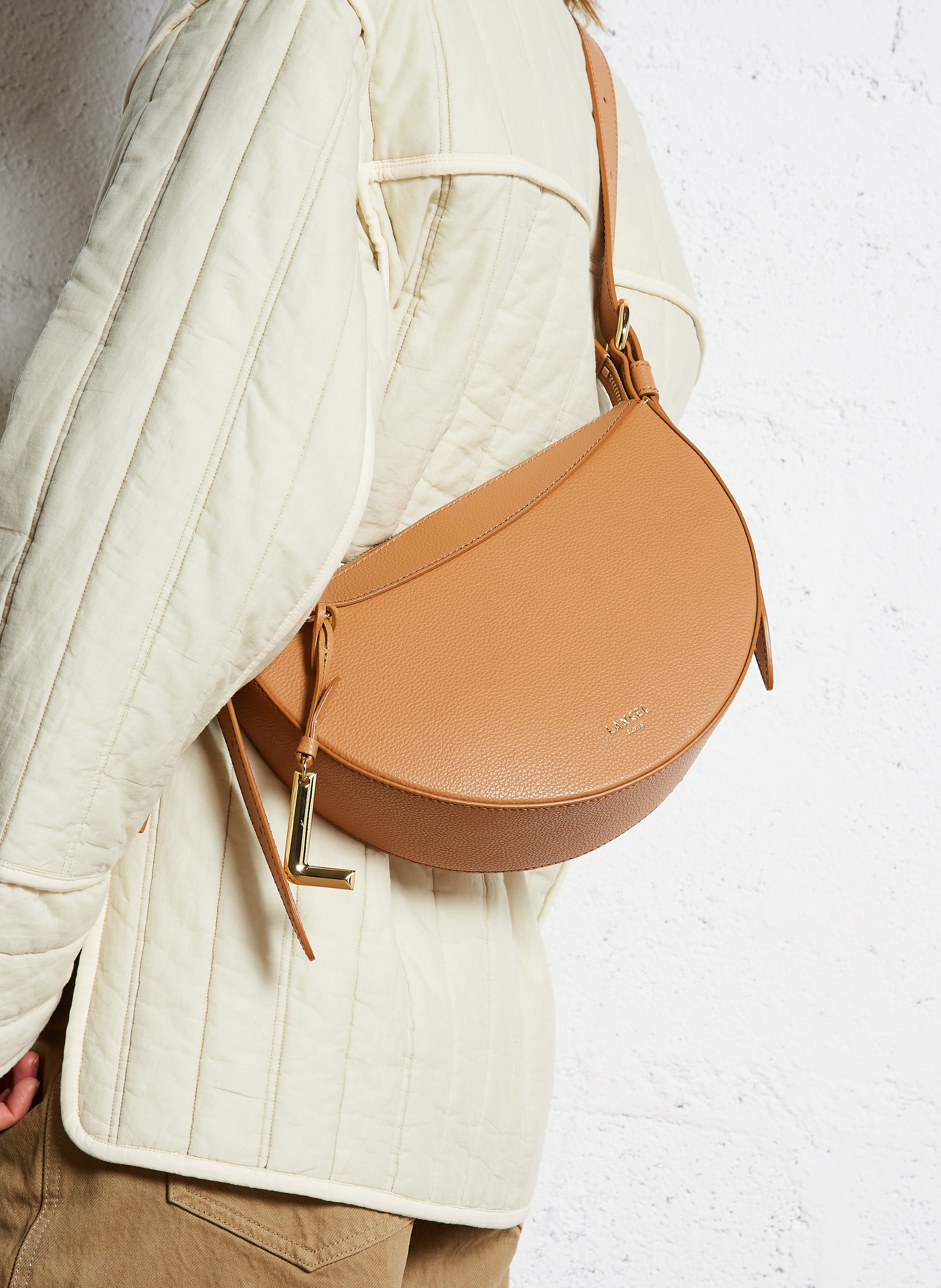 Sac demie lune en cuir  LANCEL Beige