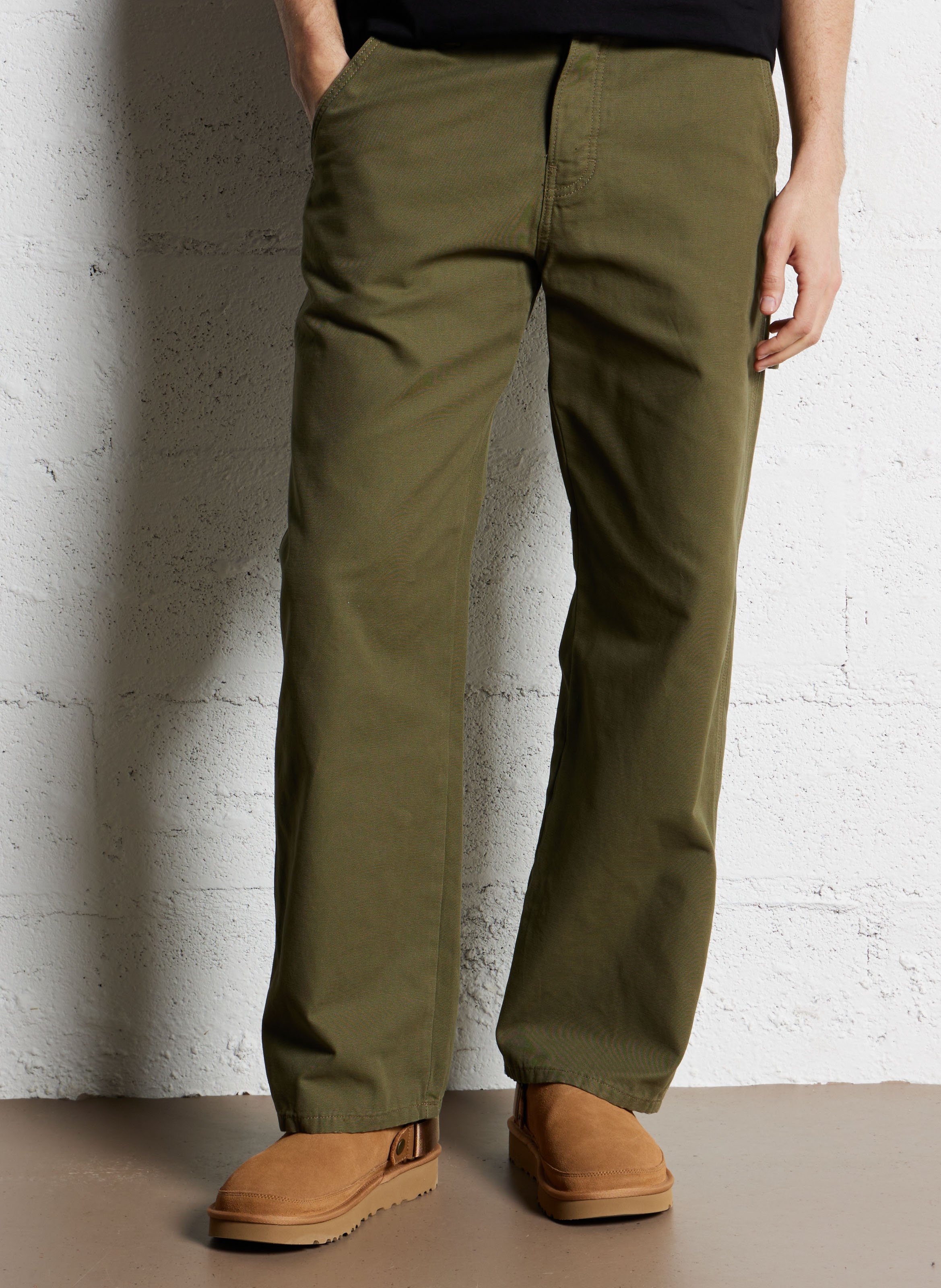 - Rechte jeans
- 5 zakken
- Recht model
- Verwassen effect DICKIES Kaki