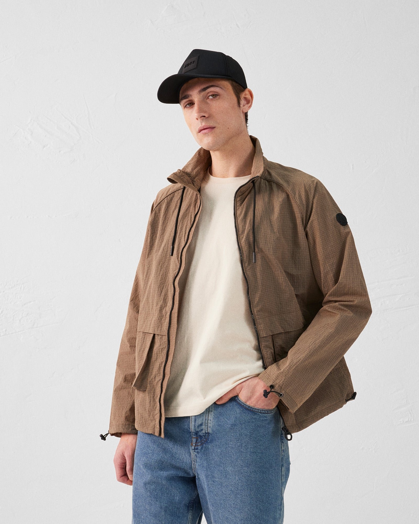 Light windbreaker jacket placebo JOTT Brown