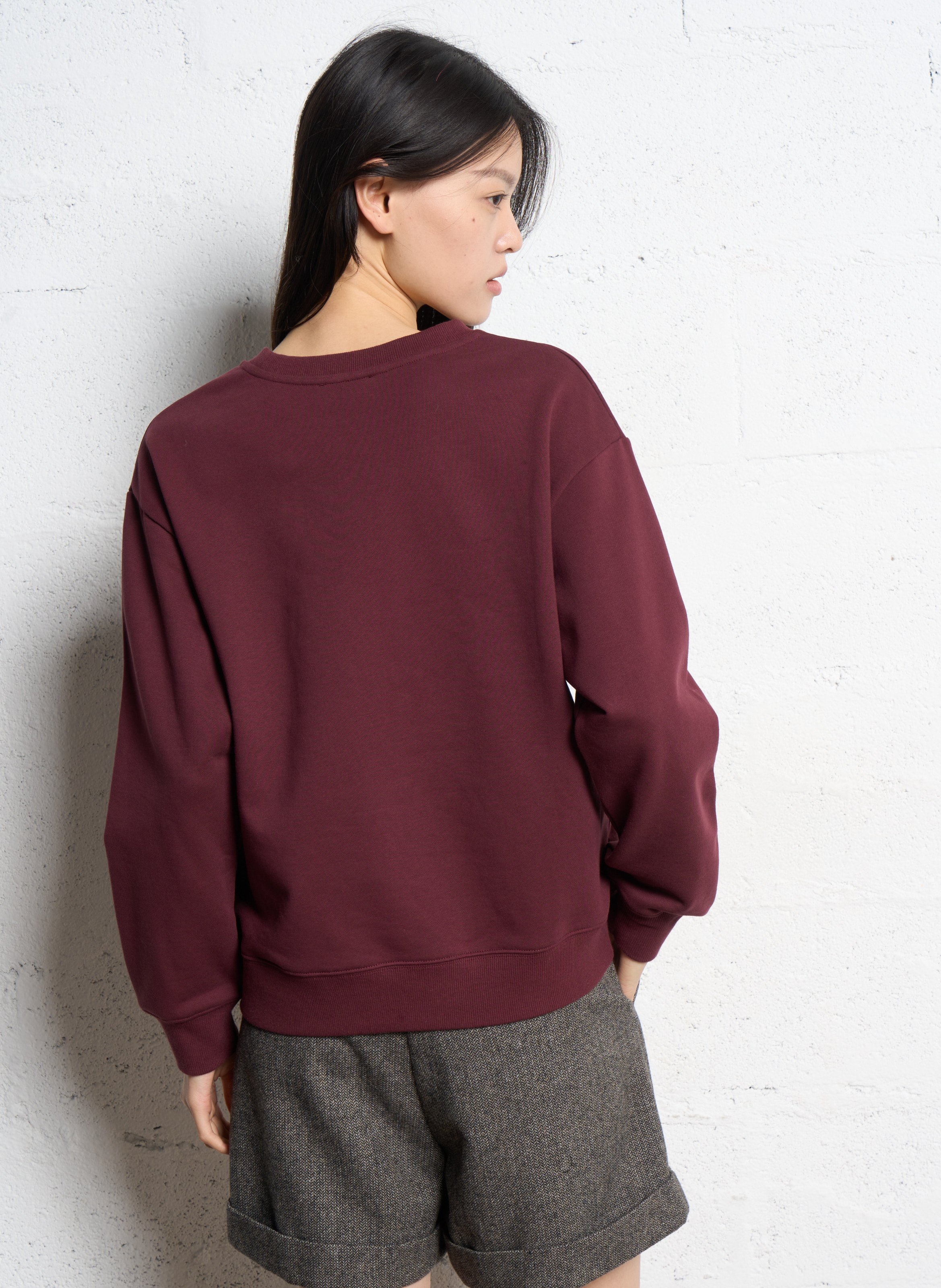 Wijde sweater van biokatoen met ronde hals en zeefdruk Paars