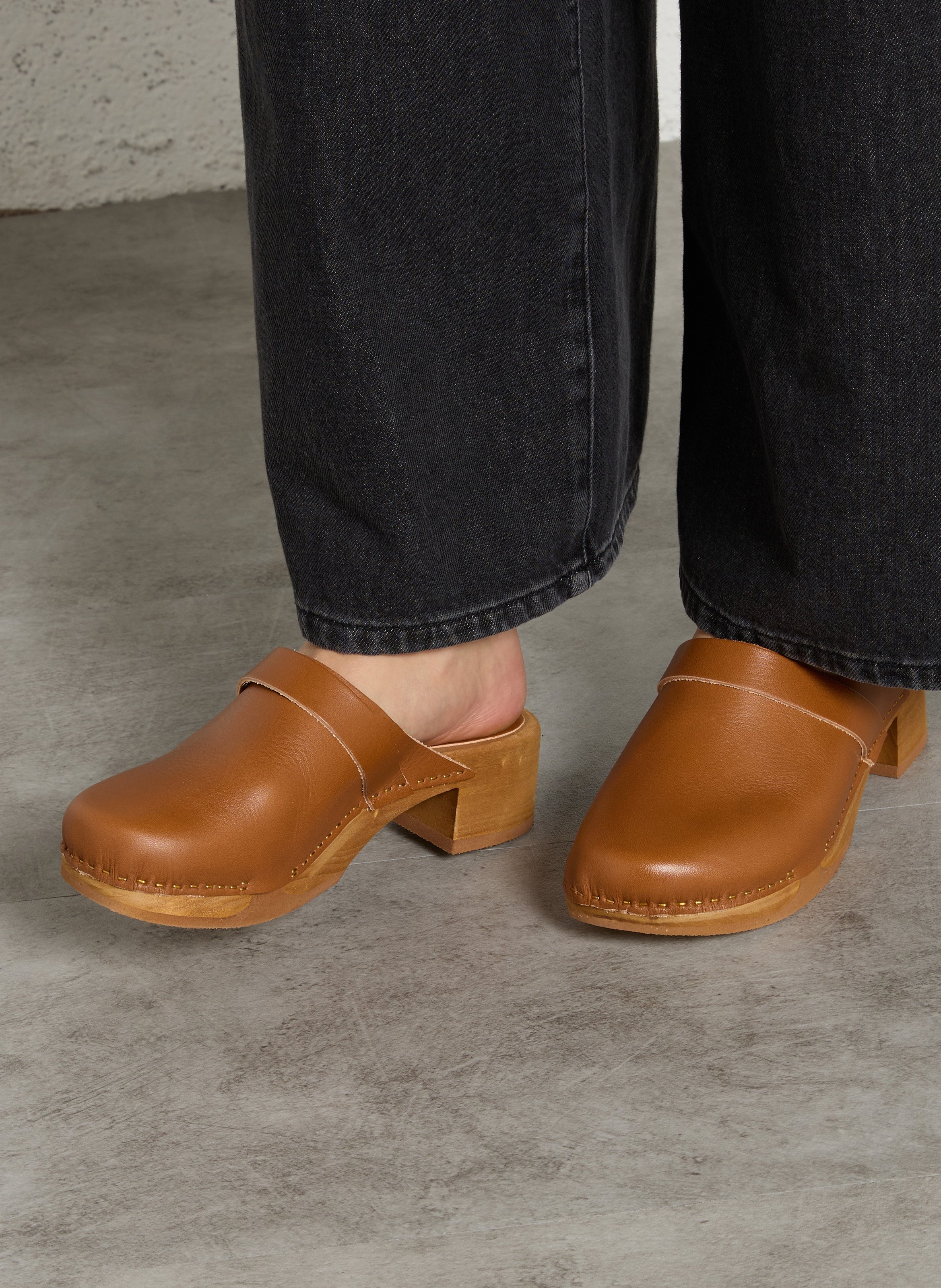 Veloursleder-Clogs mit Absatz BOSABO Braun
