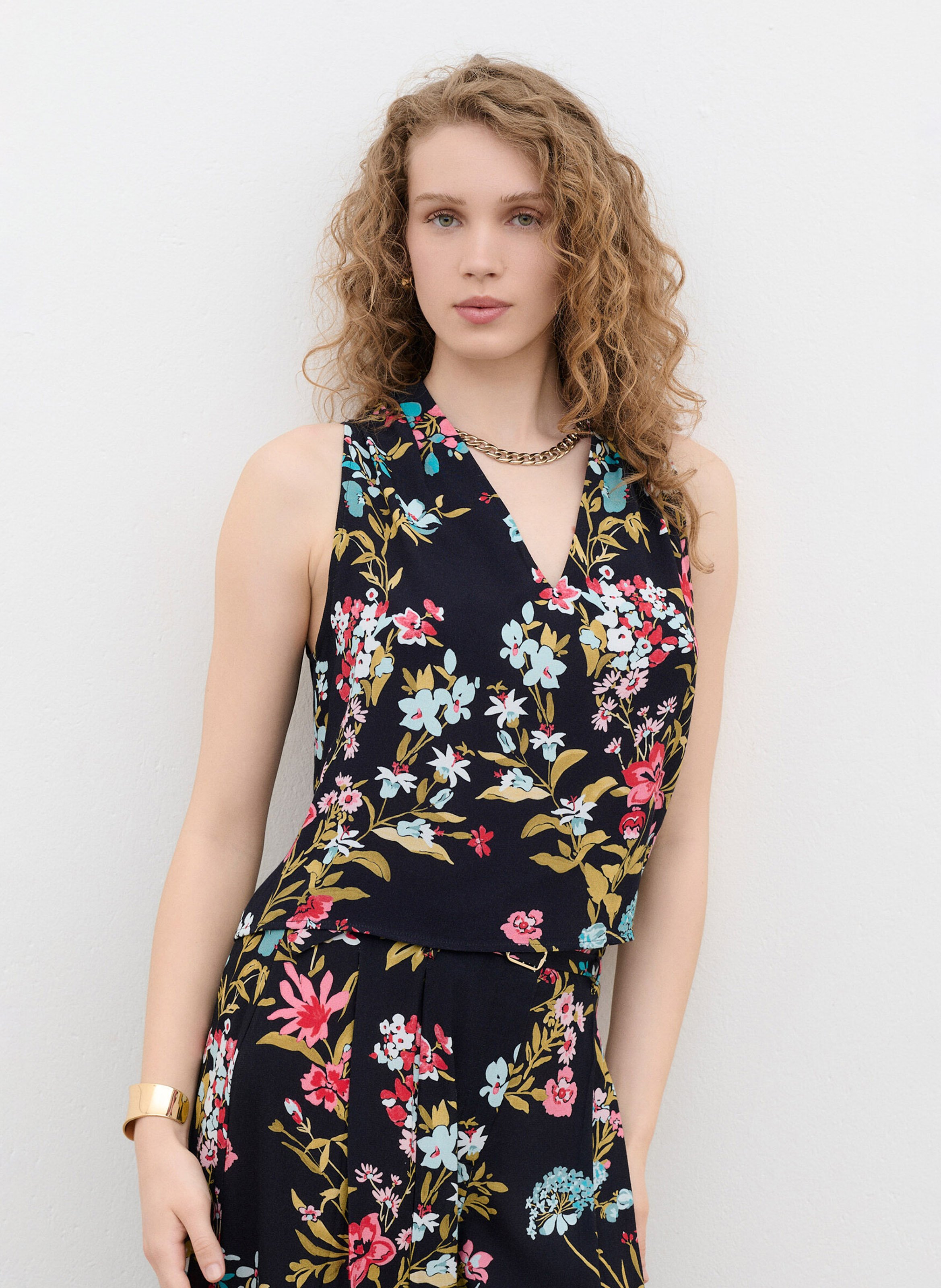 Fitted Floral Print Top CAROLL Multicolored