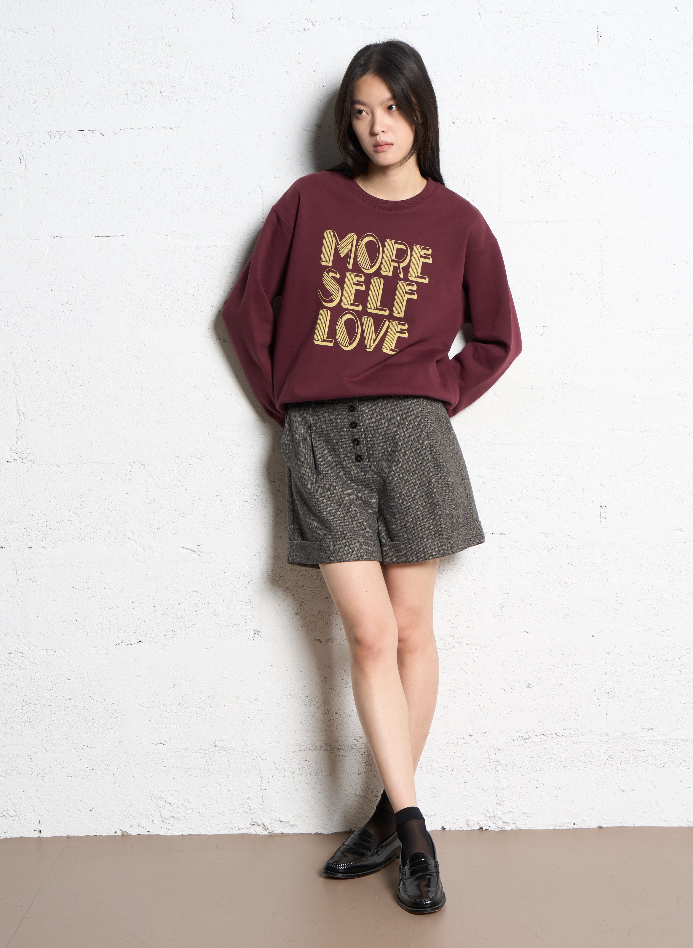 Wijde sweater van biokatoen met ronde hals en zeefdruk Paars