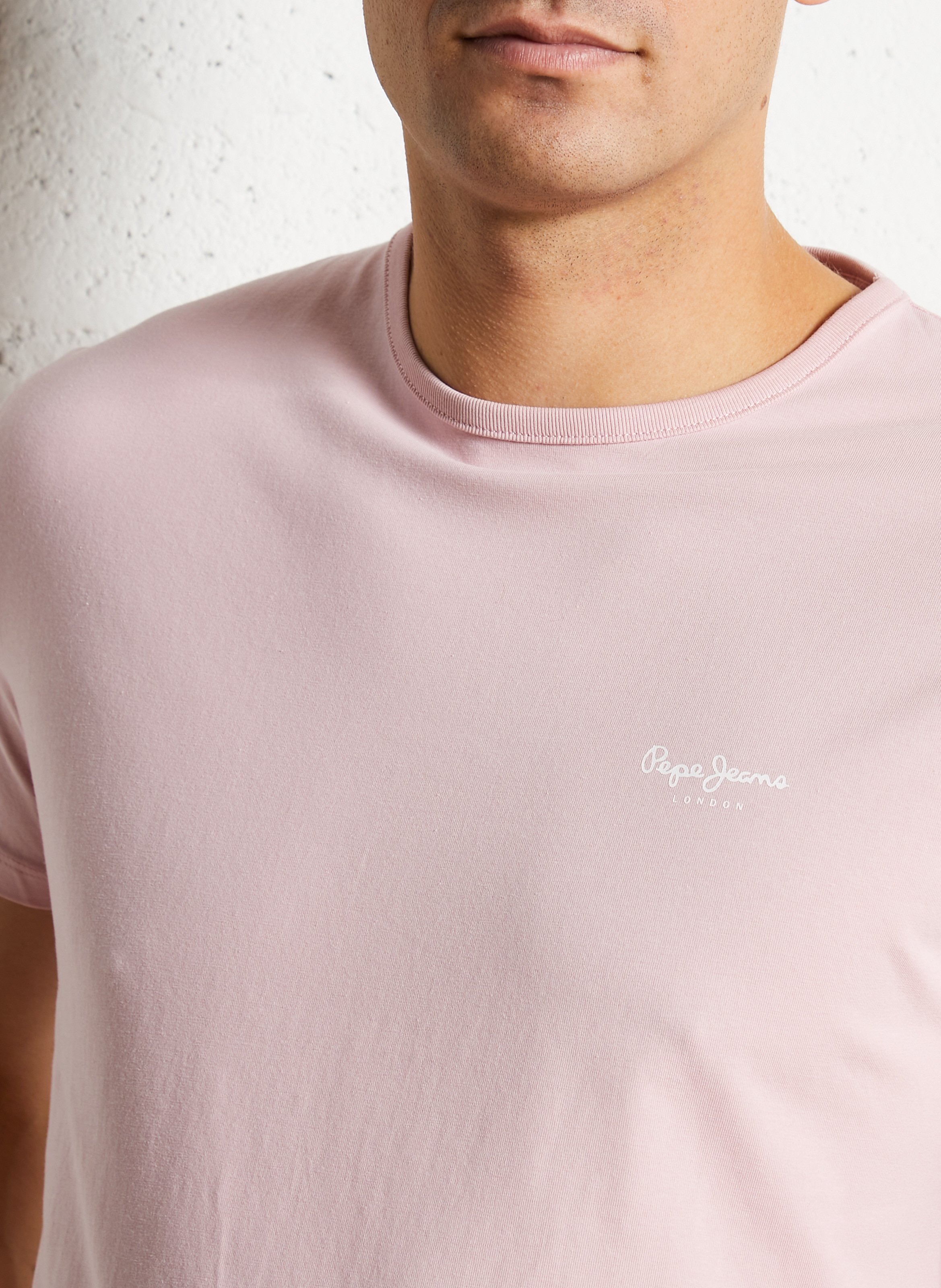 Solid straight t-shirt with chest logo. PEPE JEANS Pink