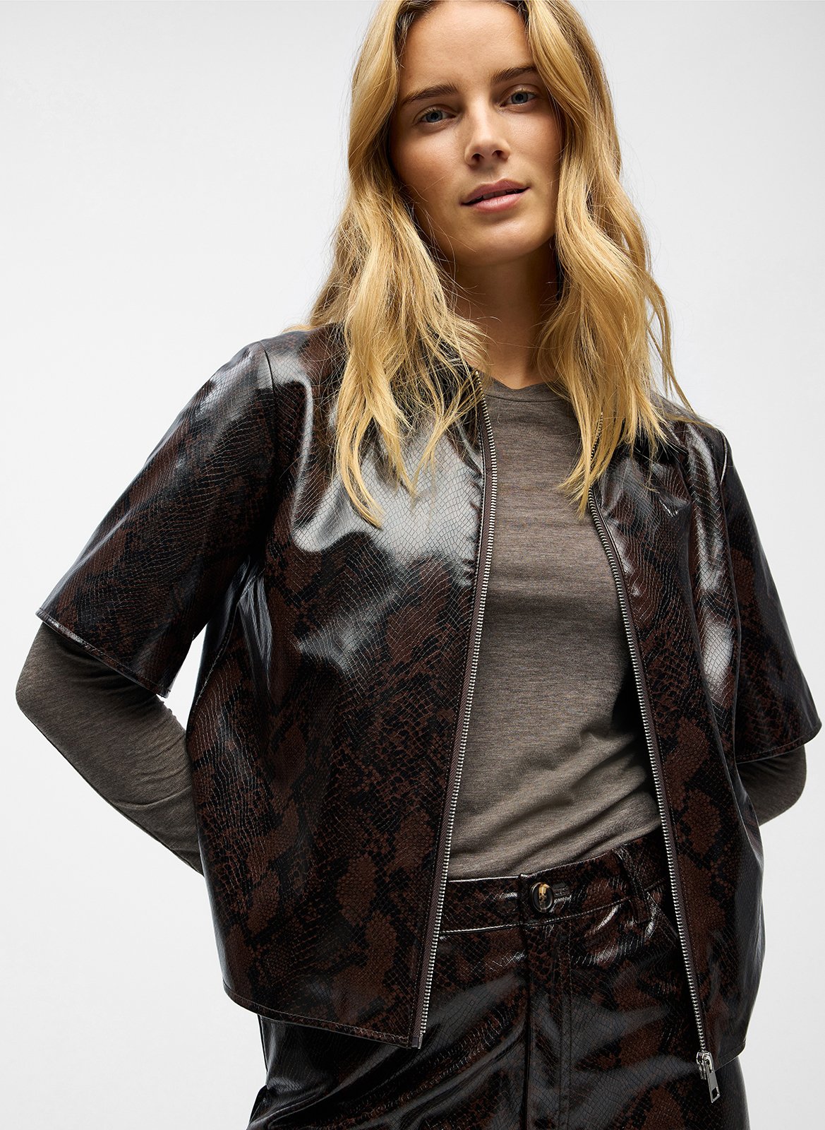 Classic collar top with python skin effect OBJECT Brown