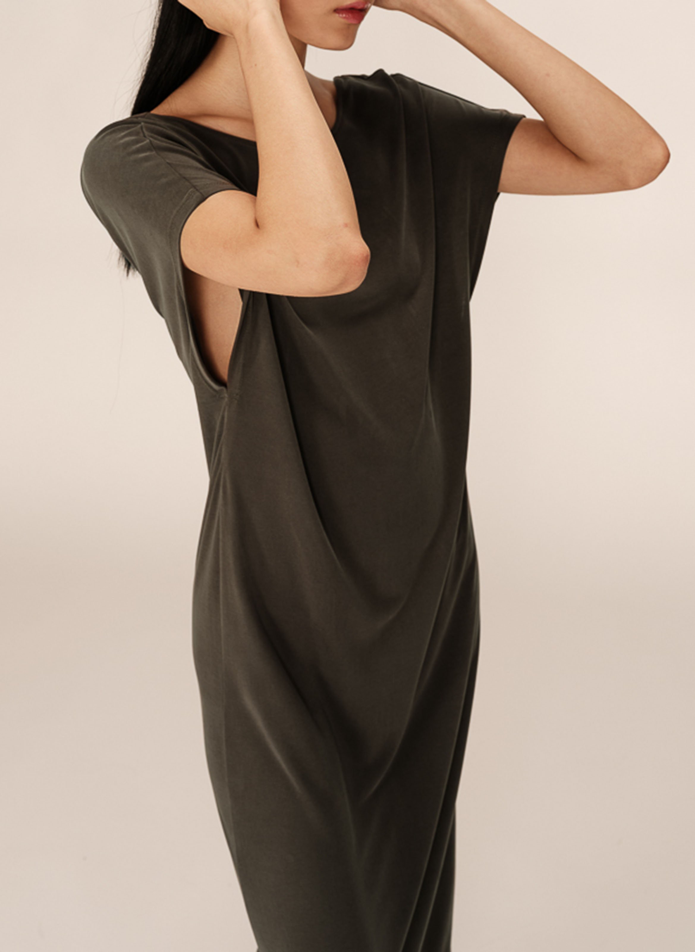 Straight long dress with V-back GRACE ET MILA Green