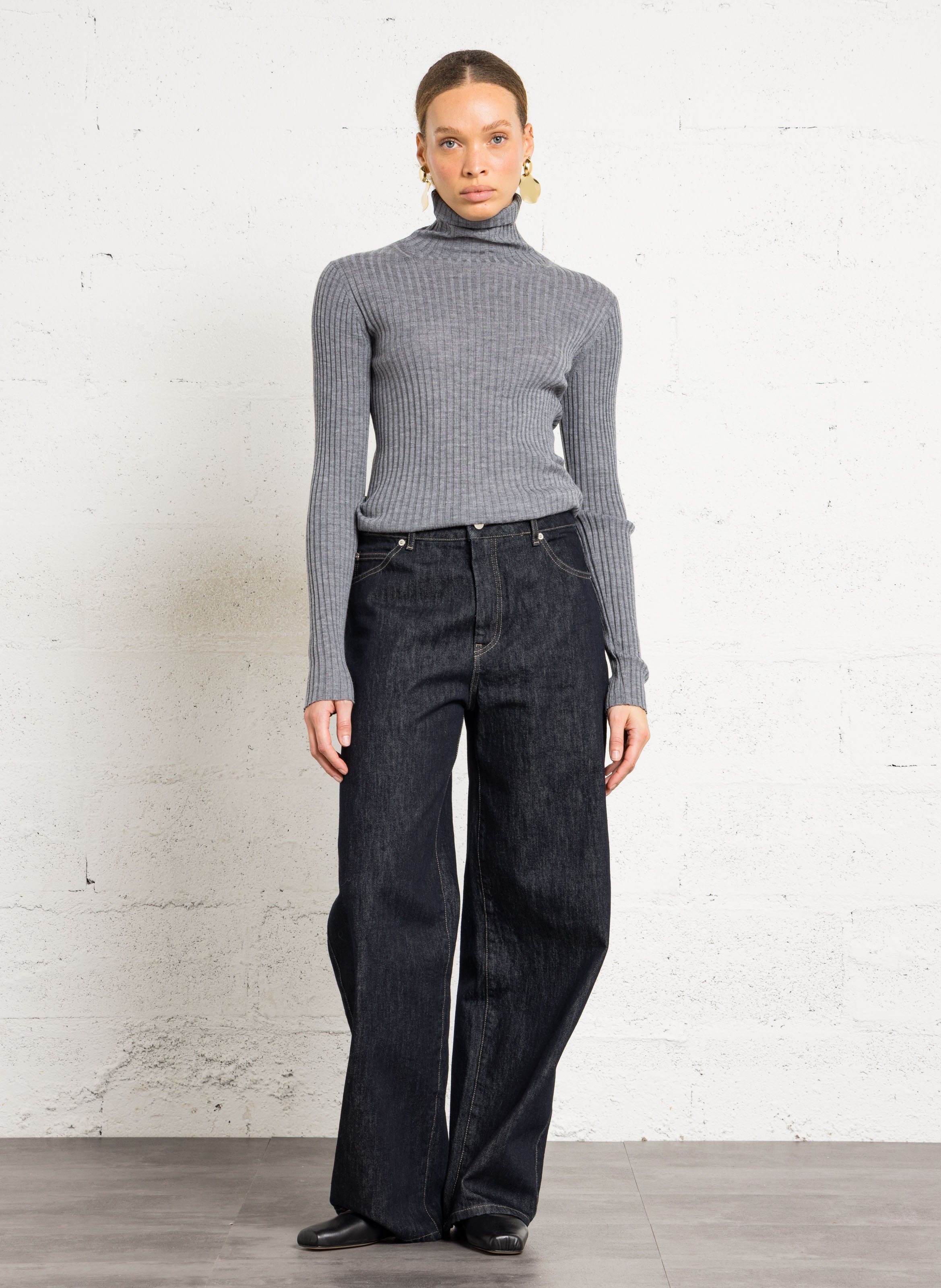 Jersey de cuello alto entallado de lana merino SOEUR Gris