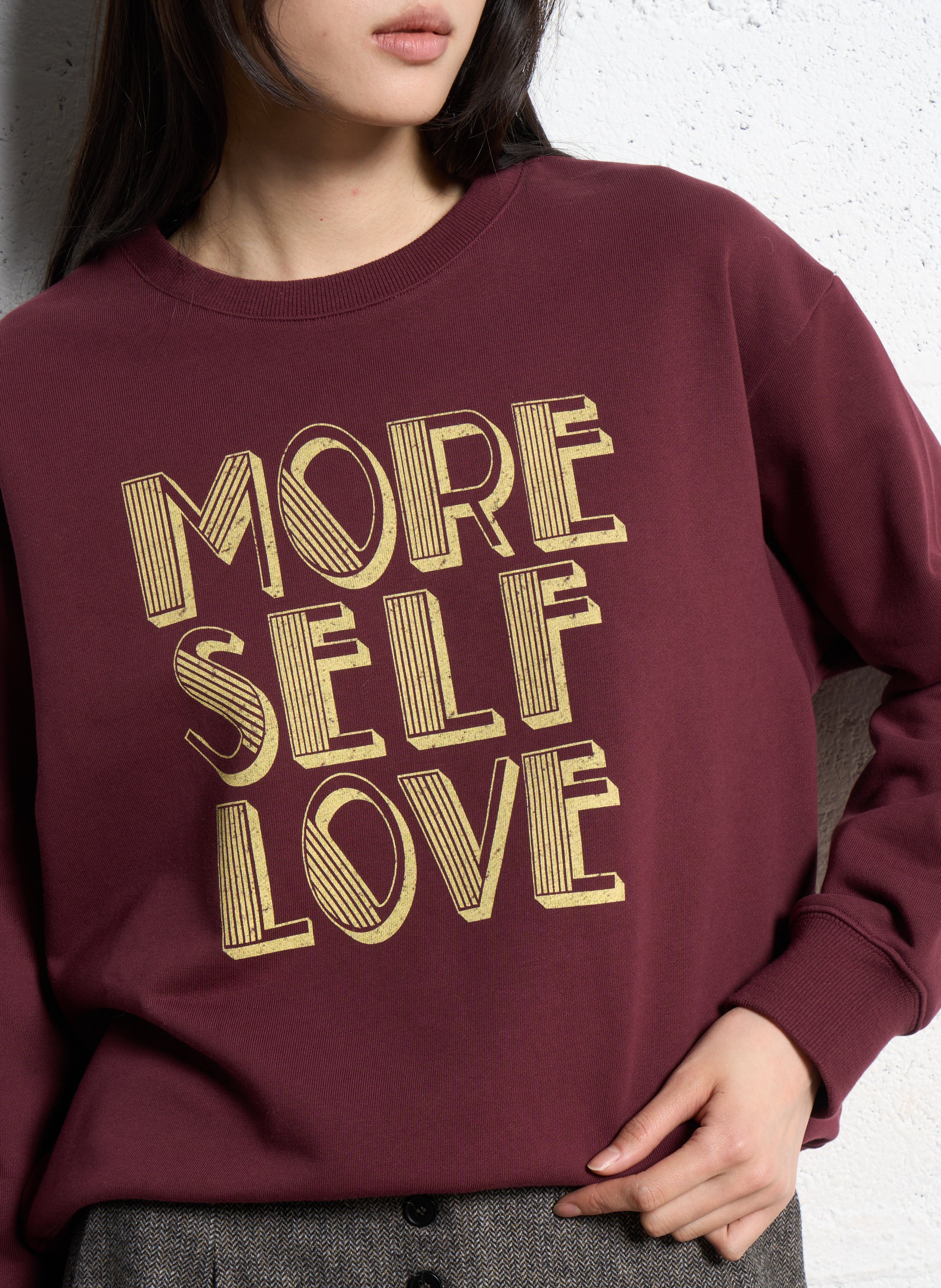 Wijde sweater van biokatoen met ronde hals en zeefdruk Paars