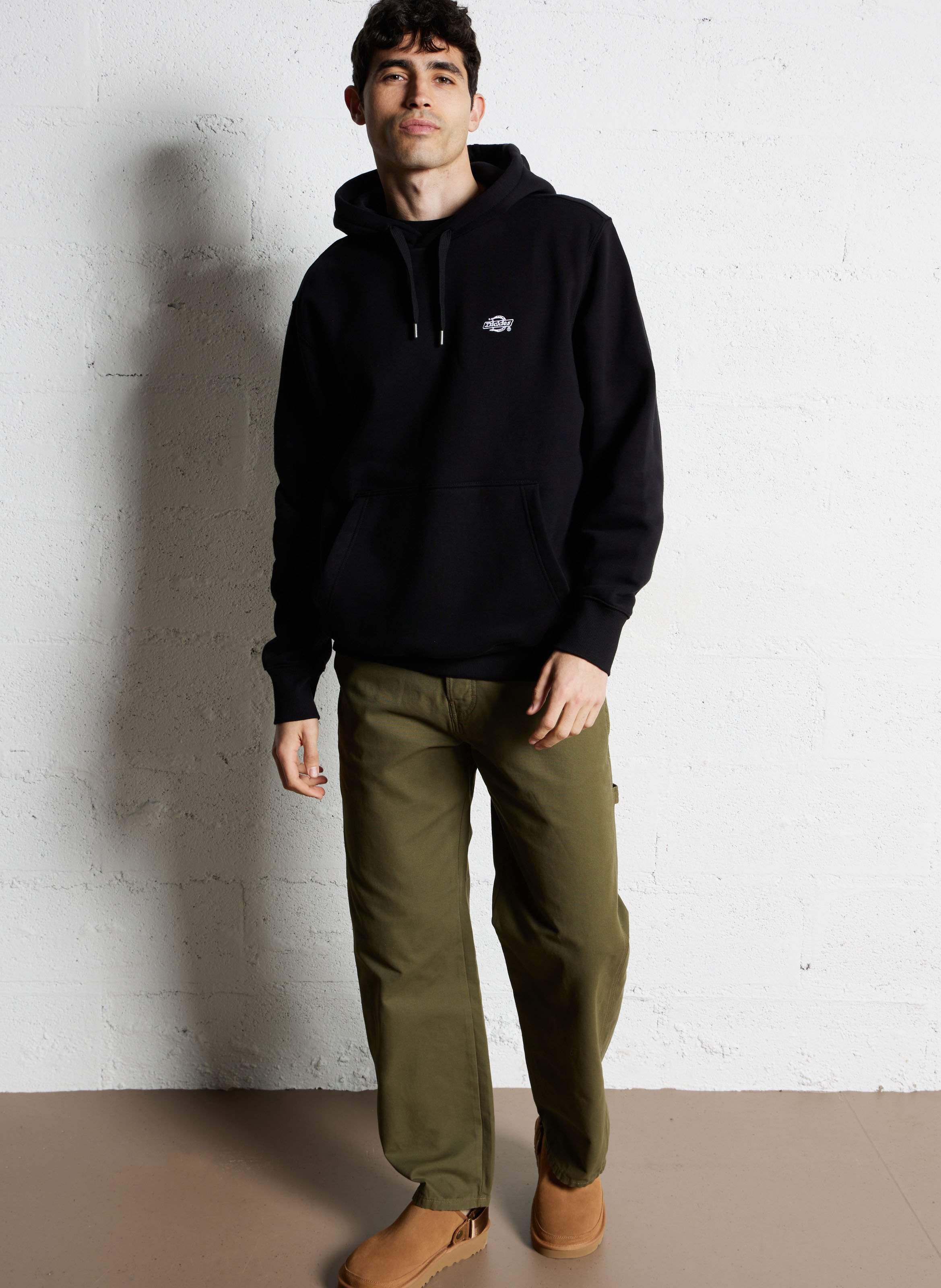 - Rechte jeans
- 5 zakken
- Recht model
- Verwassen effect DICKIES Kaki