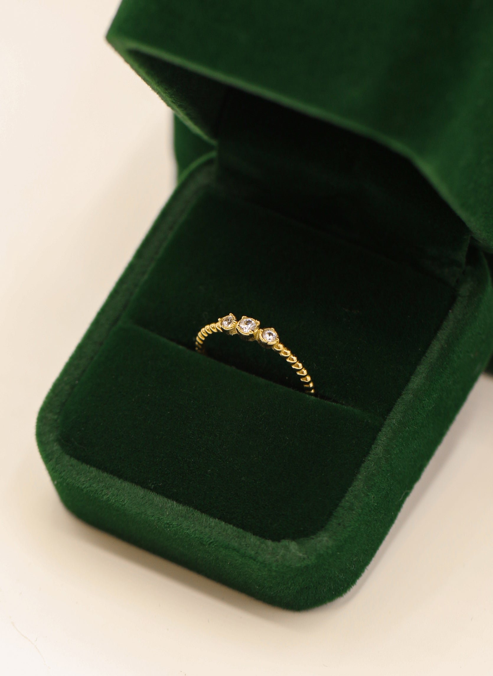 Star-studded fine Sanya ring AEC Paris Golden