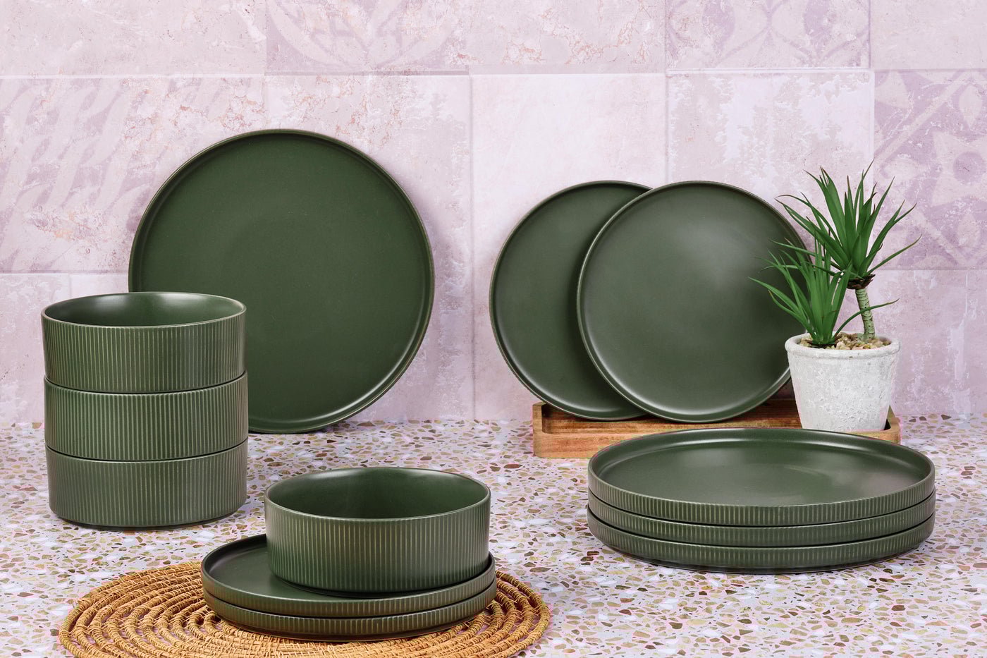 Scandi Essentials Service - 12 pieces - Olive BJORN Green