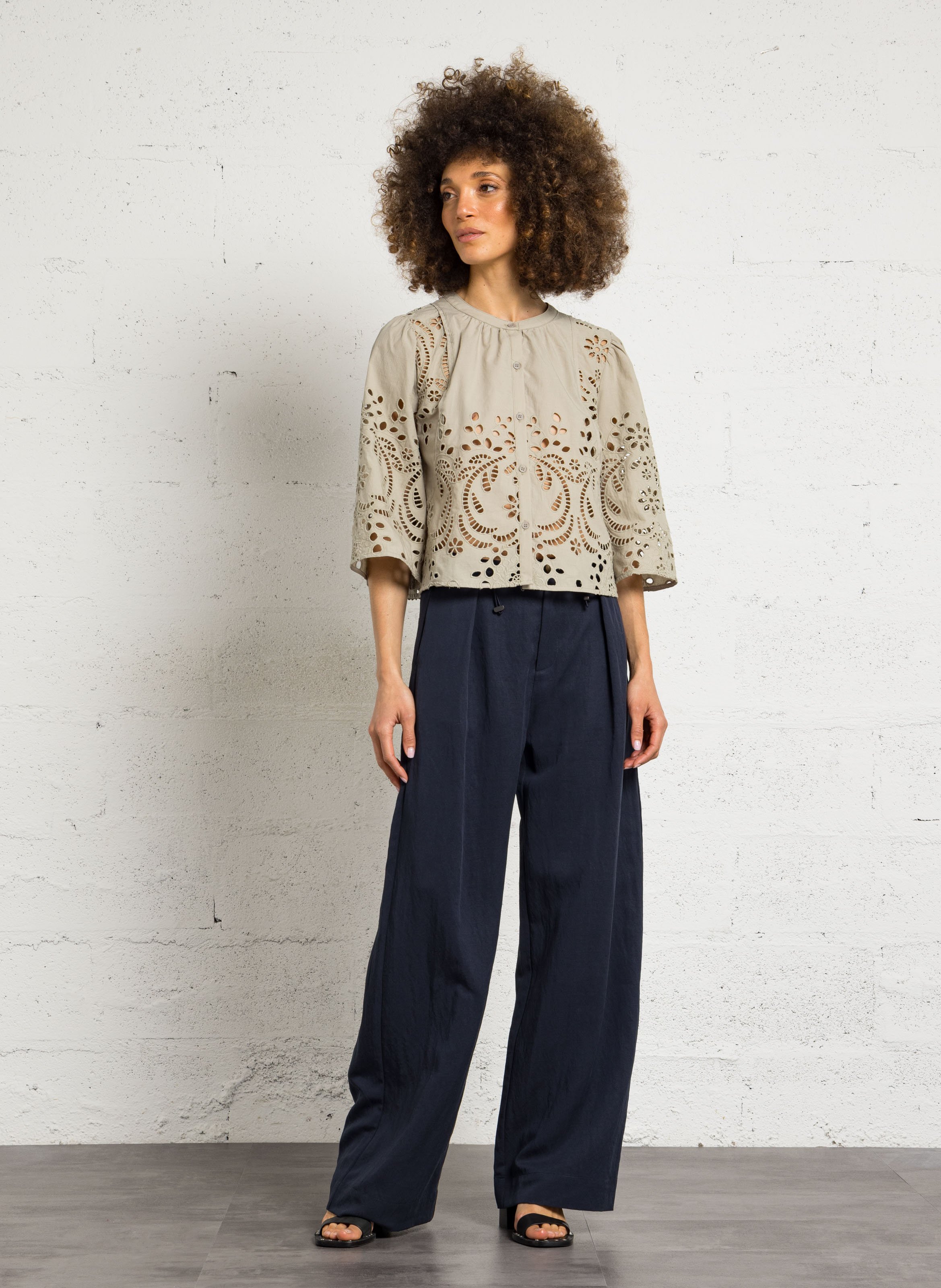 Bestickte Baumwollbluse mit Rundhalsausschnitt SEE U SOON Khaki