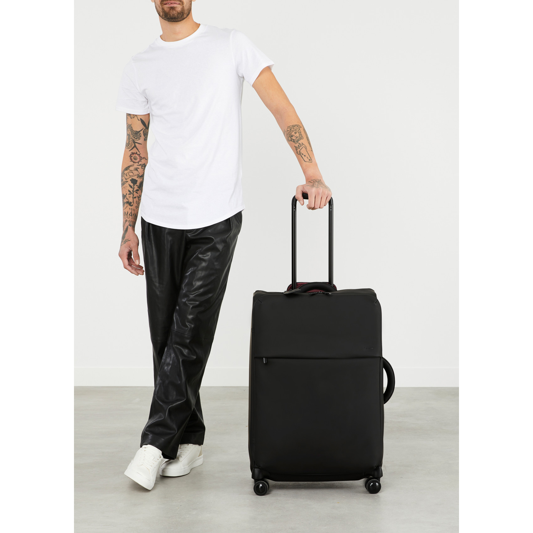 Lost in Berlin 4-Wheel Suitcase Size L LIPAULT Black