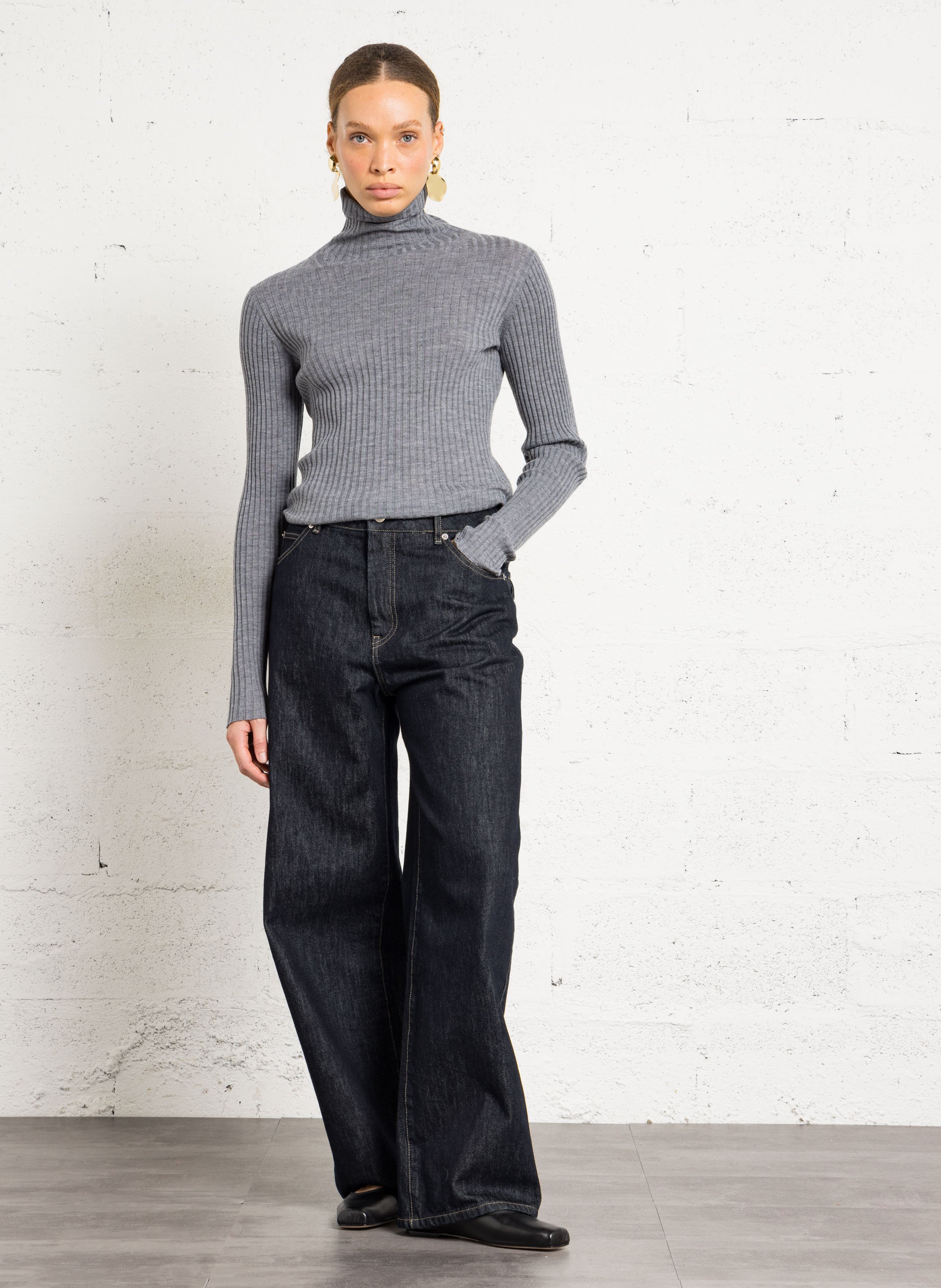 Jersey de cuello alto entallado de lana merino SOEUR Gris