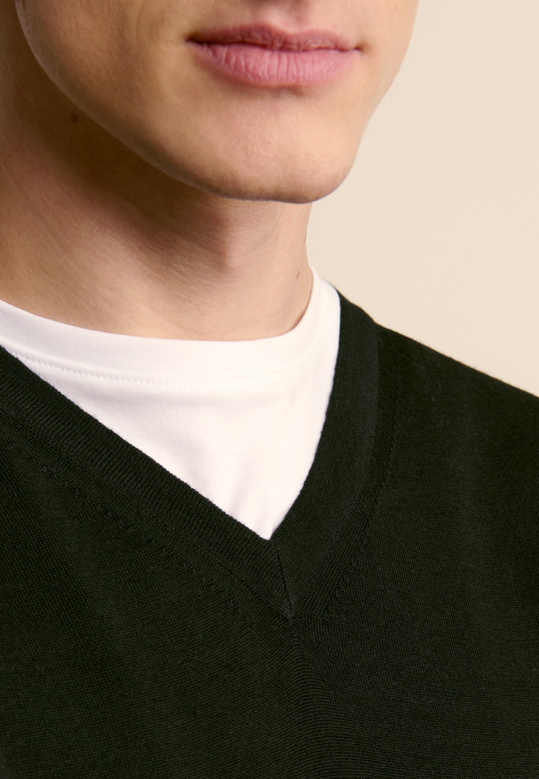 Bunelle wool V-neck sweater MAISON MONTAGUT Black