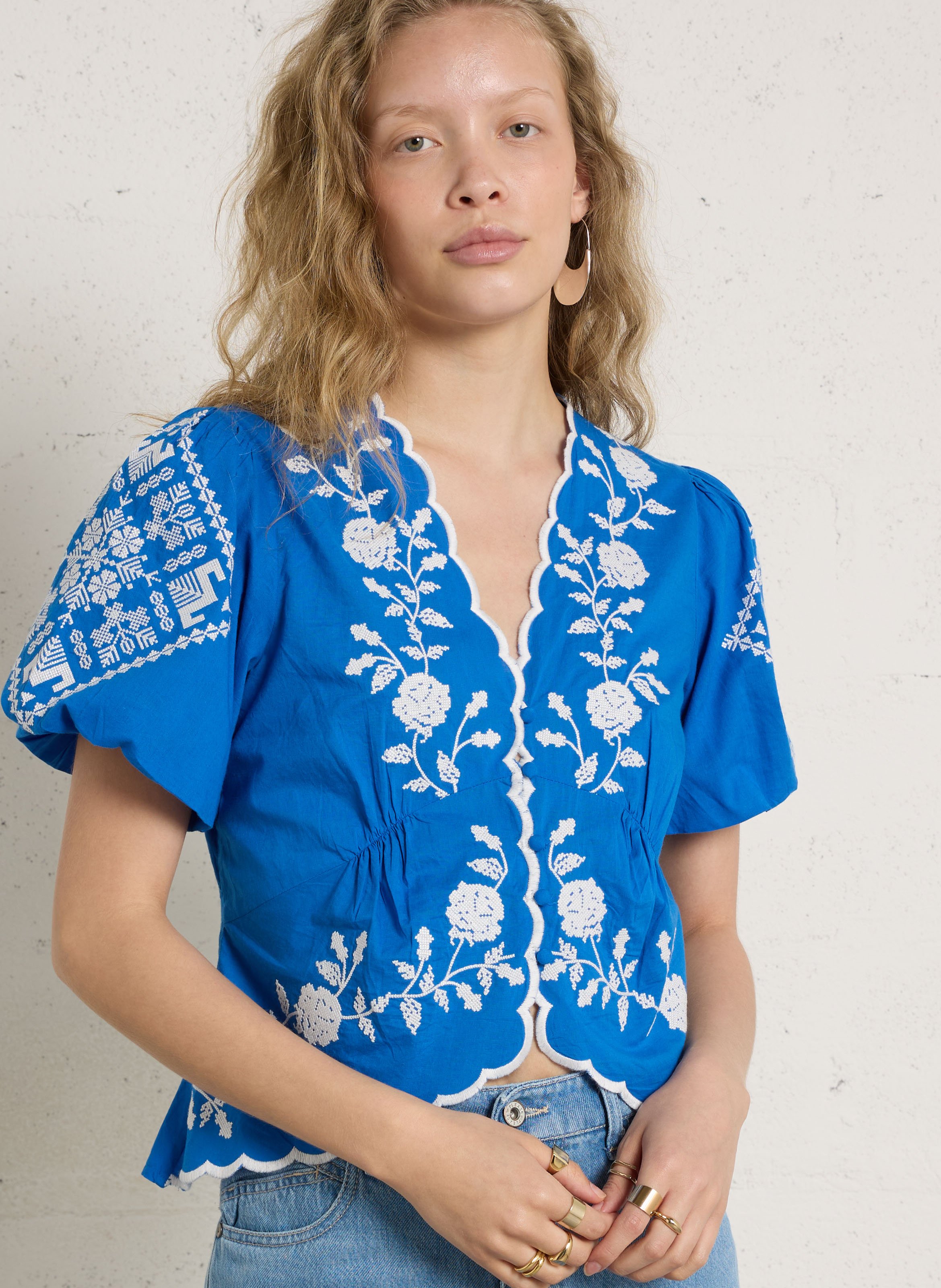 Top col V boutonné à broderies PETITE MENDIGOTE