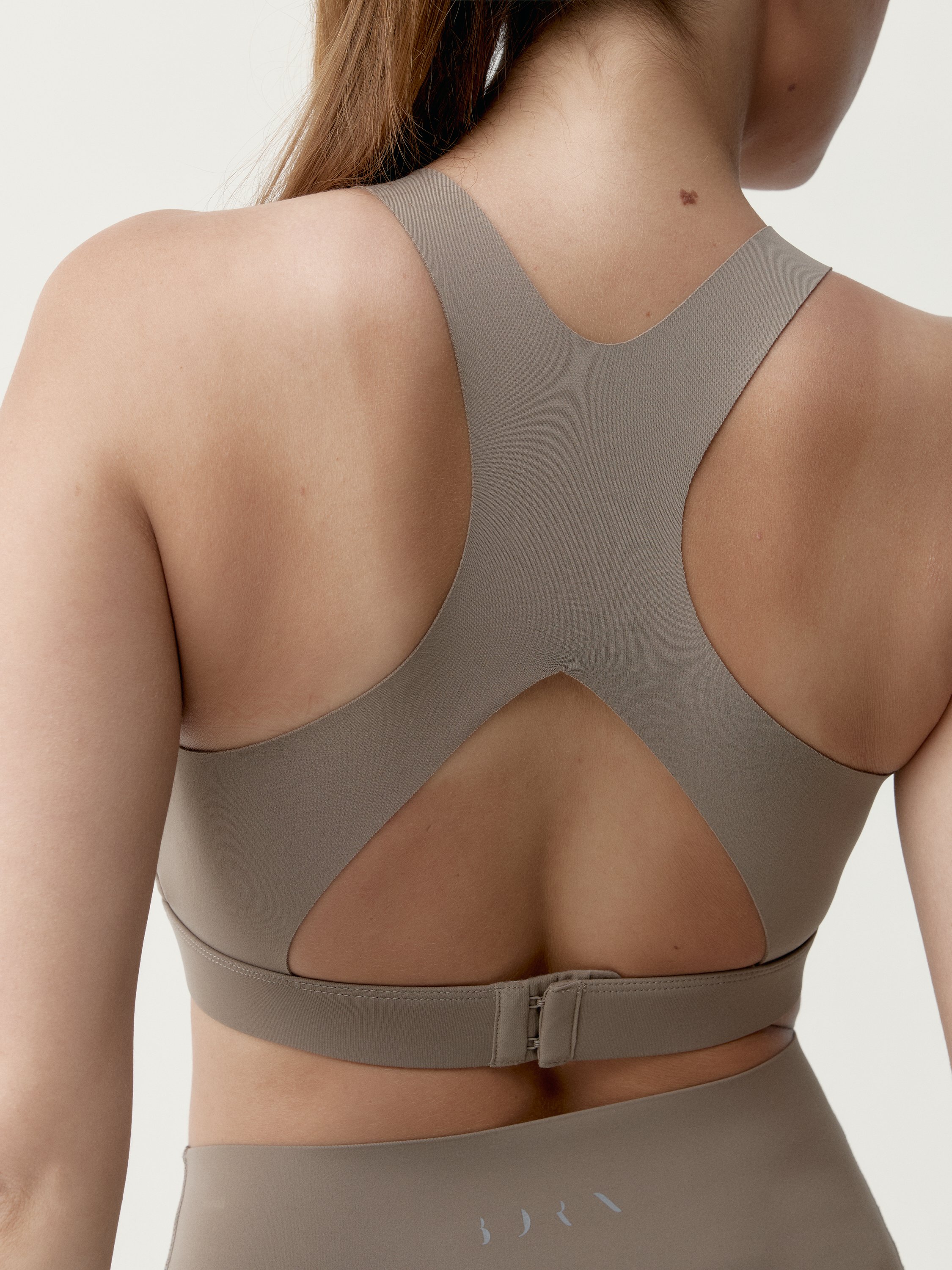 High-Fixation Performance Sports Bra BORN Brown