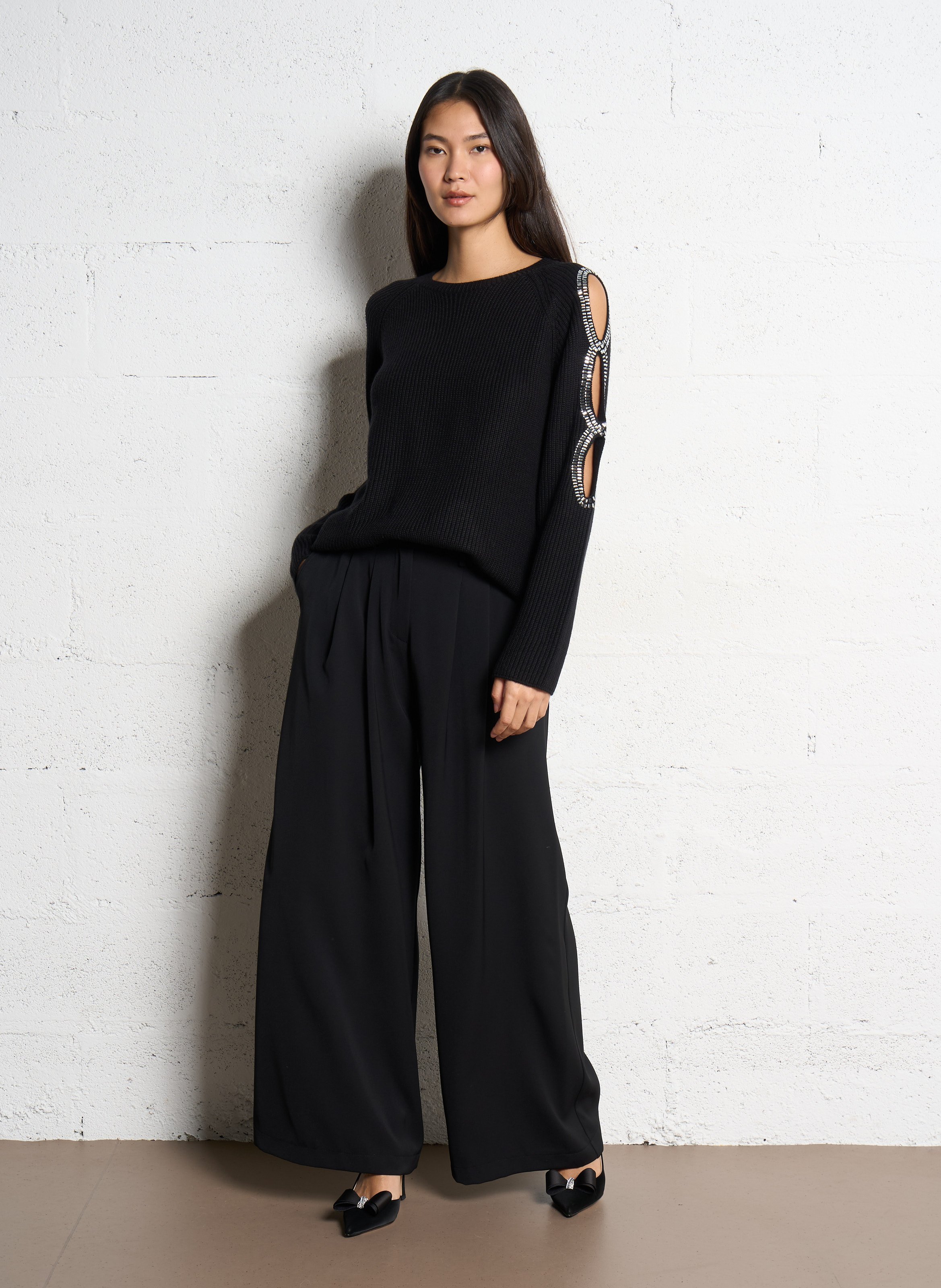 Heeled leather pumps with satin finish MI/MAI Black