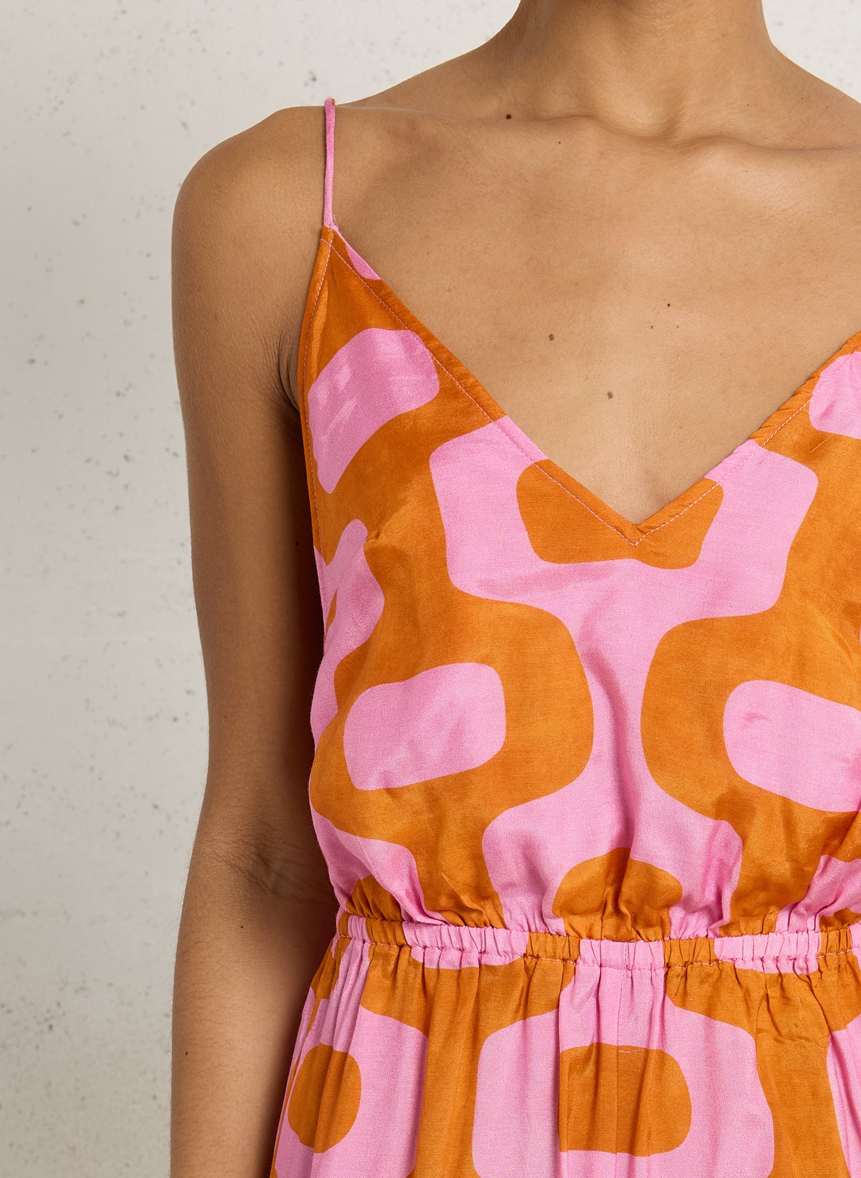 Gerade geschnittener Overall mit V-Ausschnitt und Print SUNDRESS Mehrfarbig