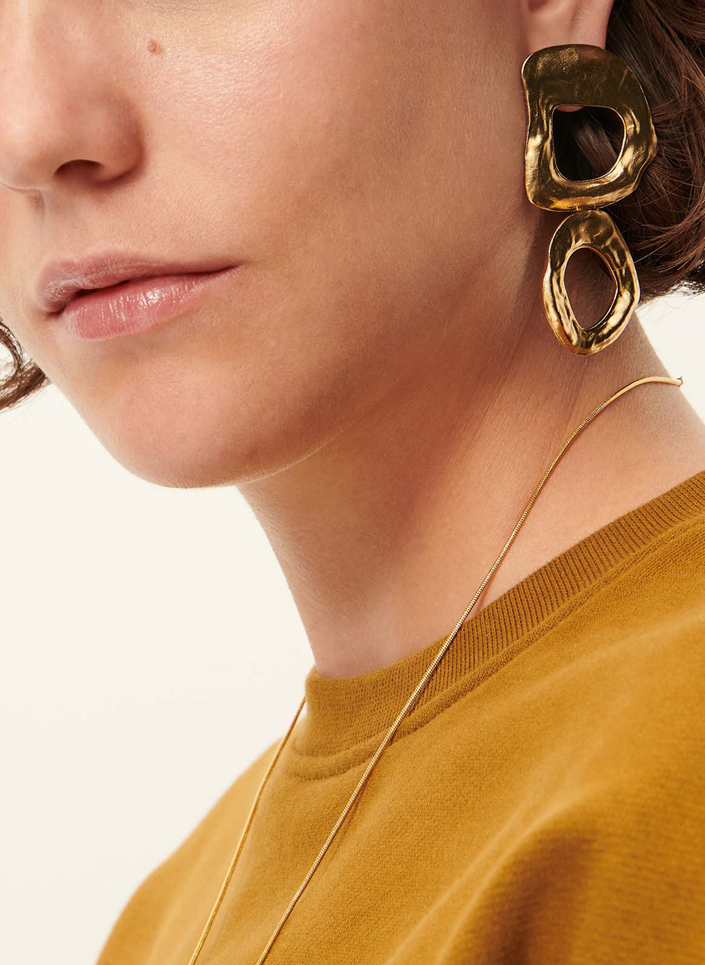 Boucles d'oreilles pendantes martelées en laiton recyclé SESSUN Doré
