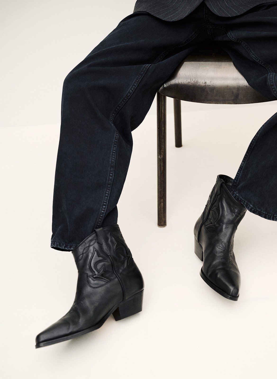 Stiefeletten aus genarbtem Leder BA&SH Schwarz