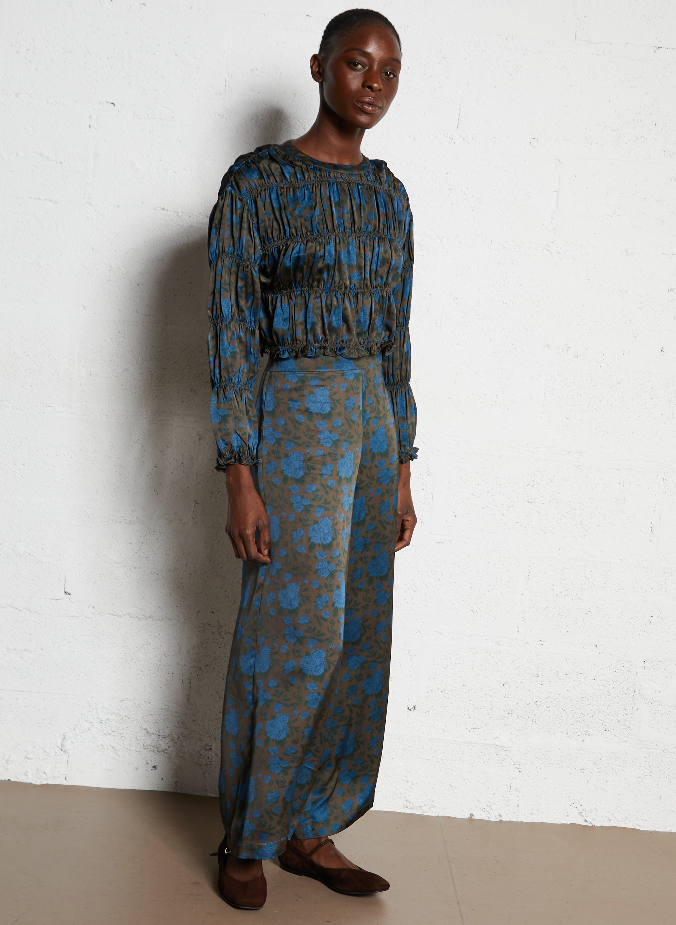 Kurzes, gerade geschnittenes Rundhals-Top THE TINY BIG SISTER Braun