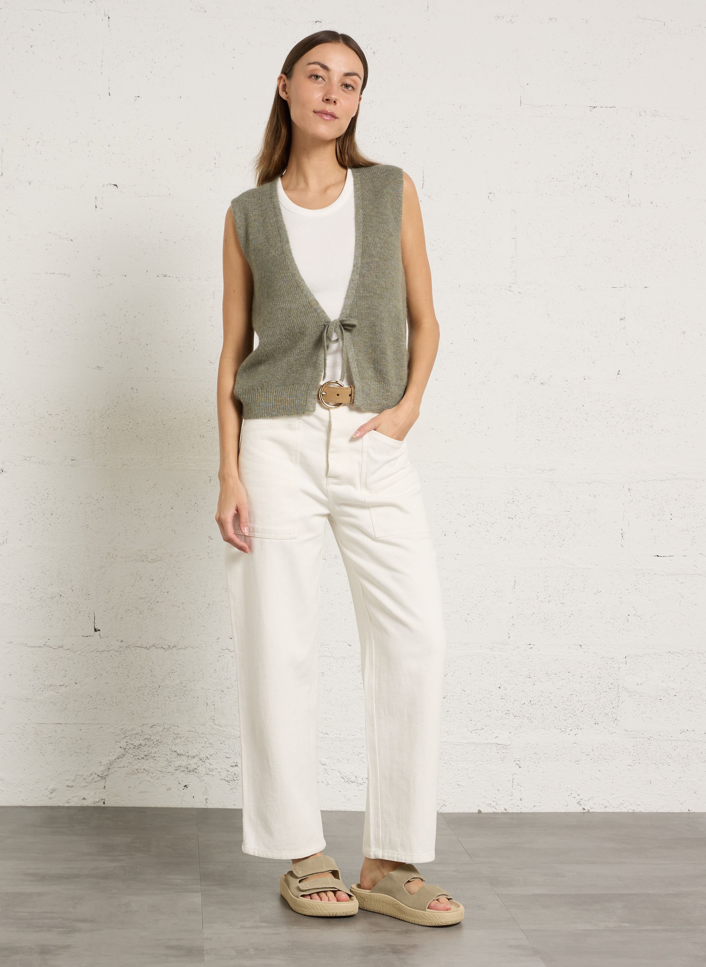 Flat leather sandals with Velcro straps VEJA Green