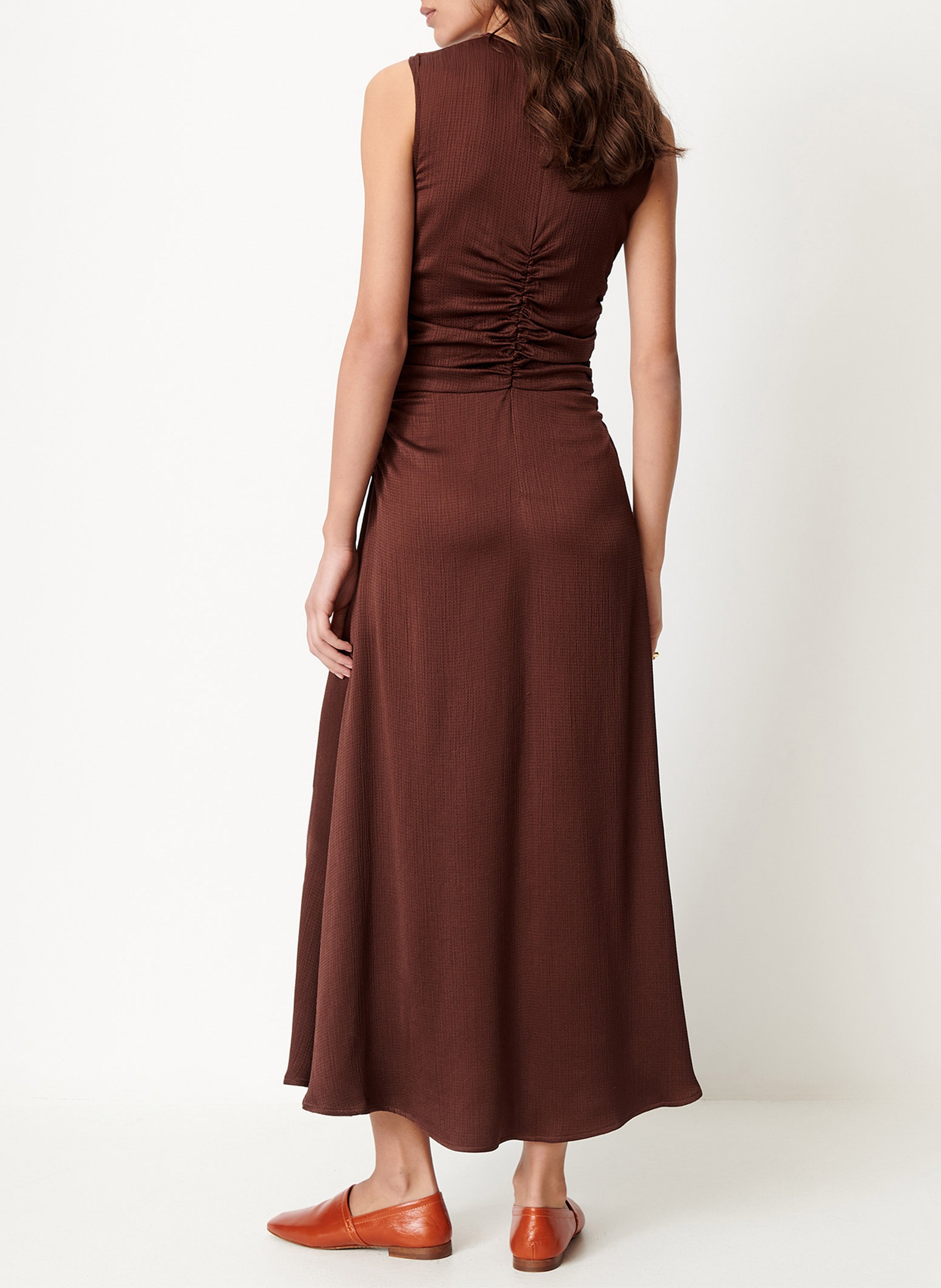 Robe longue col rond froncée SESSUN Marron