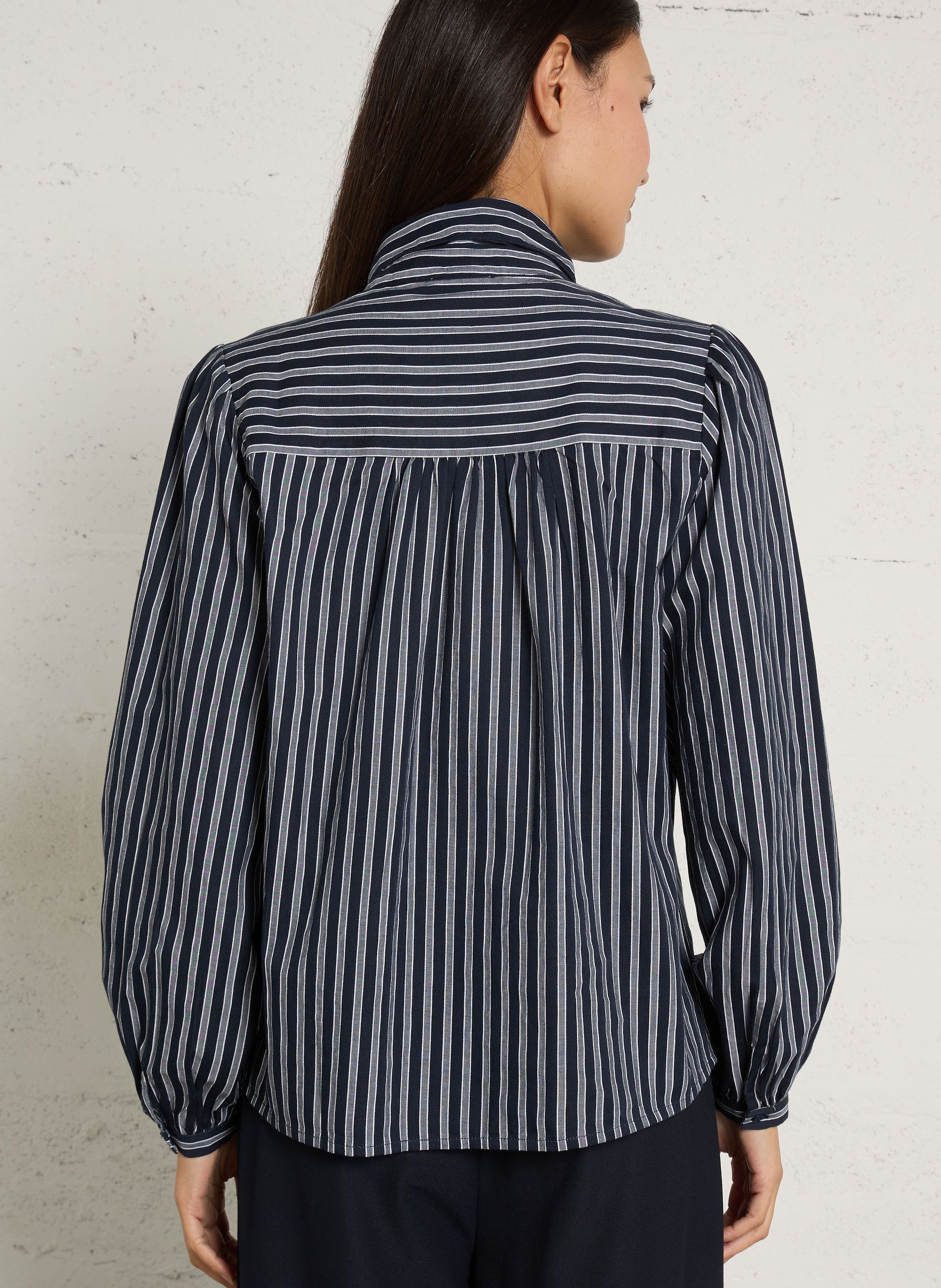 Gerader Streifenhemdbluse mit Lavallière-Kragen aus Baumwolle MAISON 123 Blau