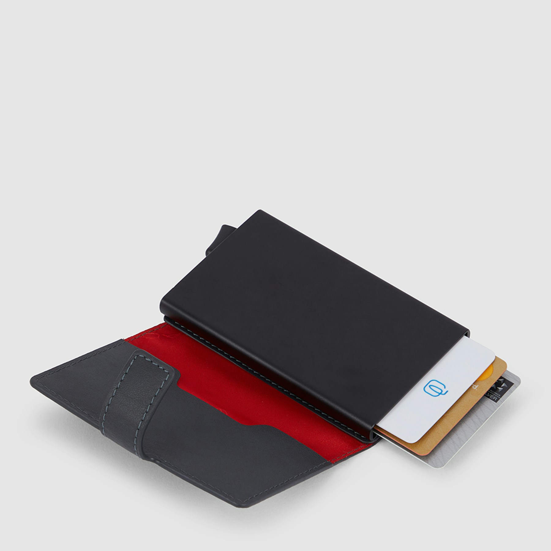 - 100% leather, - 6 cardholder slots, - 1 central compartment, - Size: L10 x H7 cm. PIQUADRO Grey