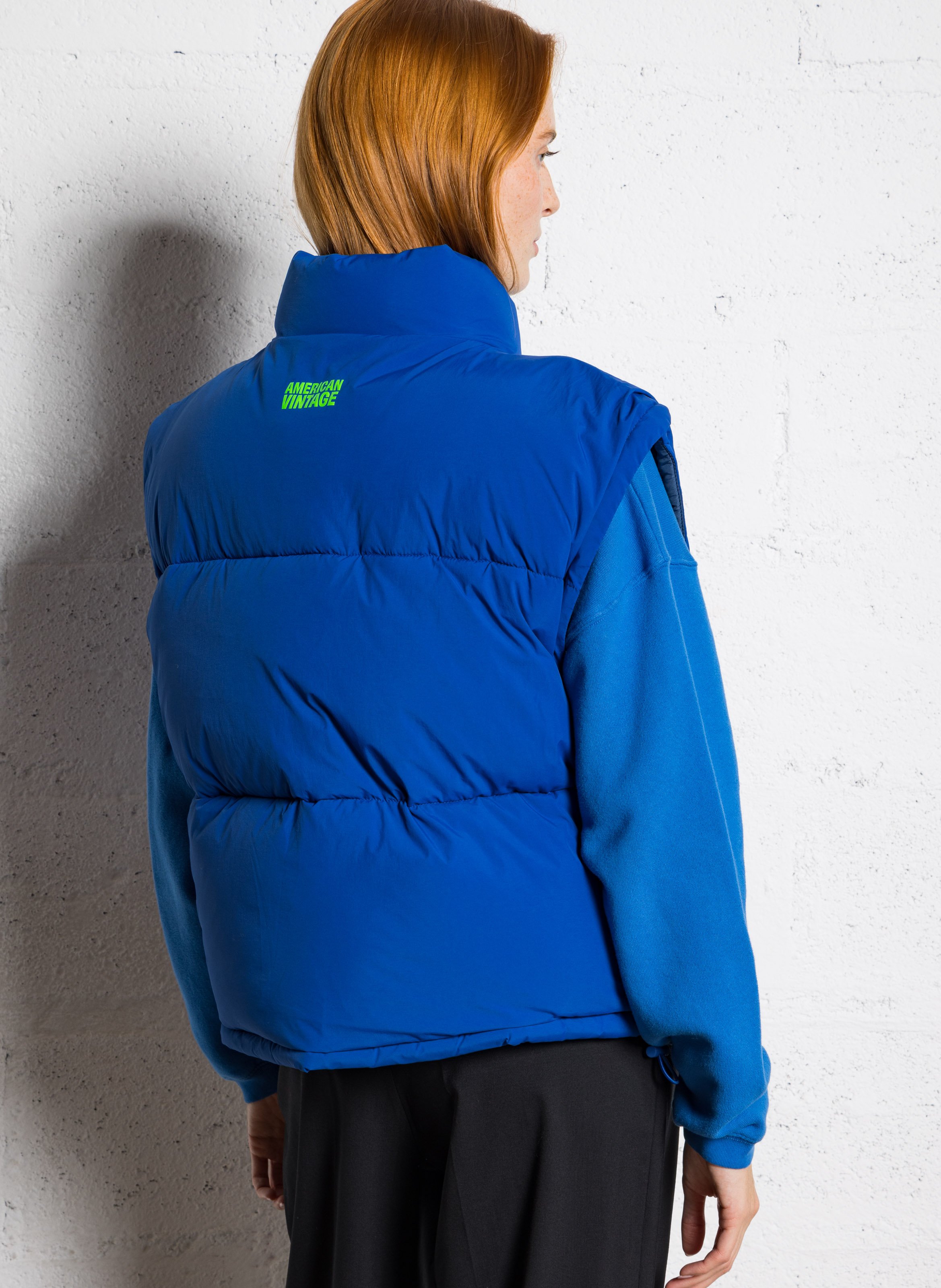 Kurze gesteppte Jacke mit Stehkragen AMERICAN VINTAGE Blau