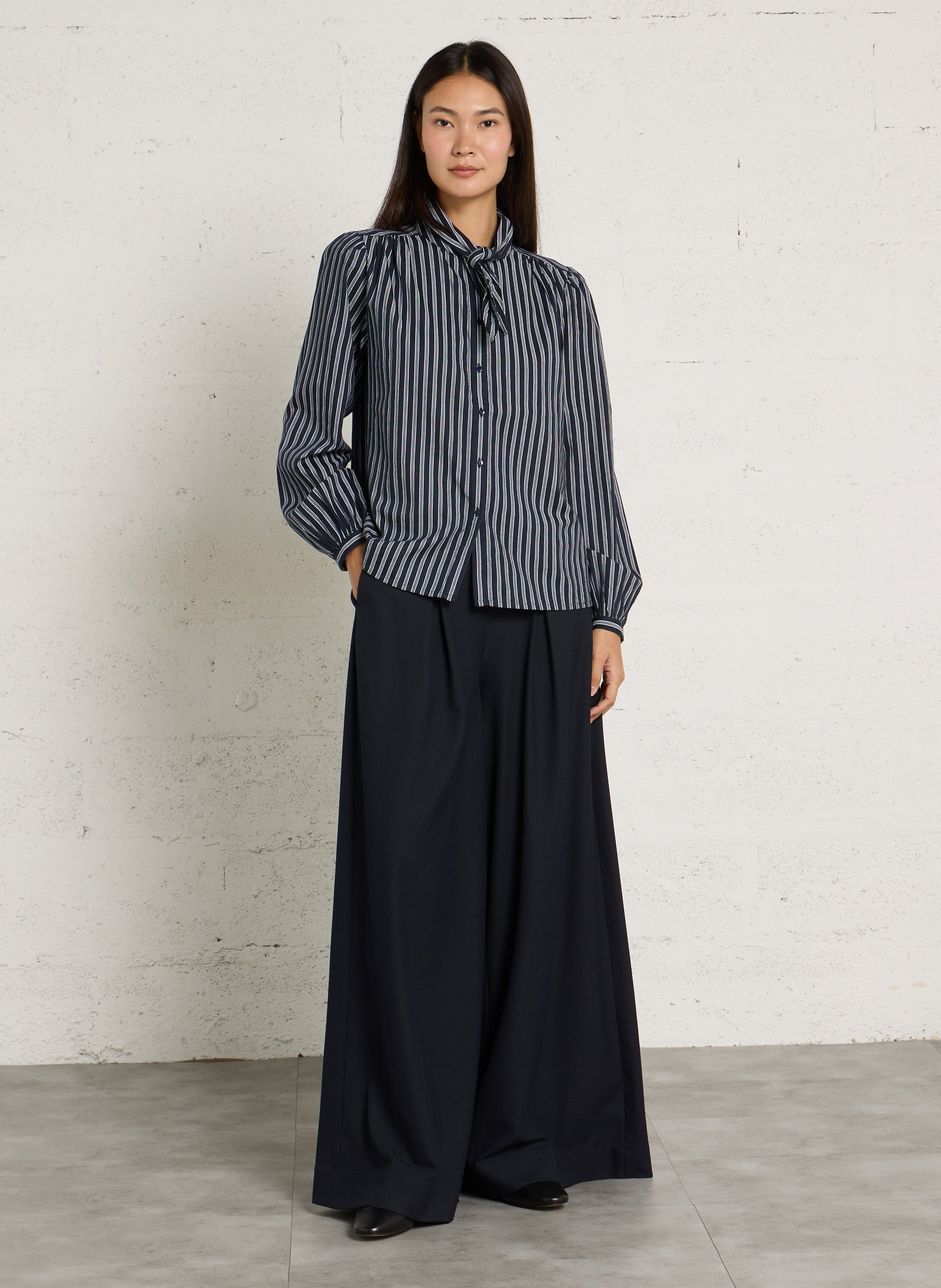 Gerader Streifenhemdbluse mit Lavallière-Kragen aus Baumwolle MAISON 123 Blau