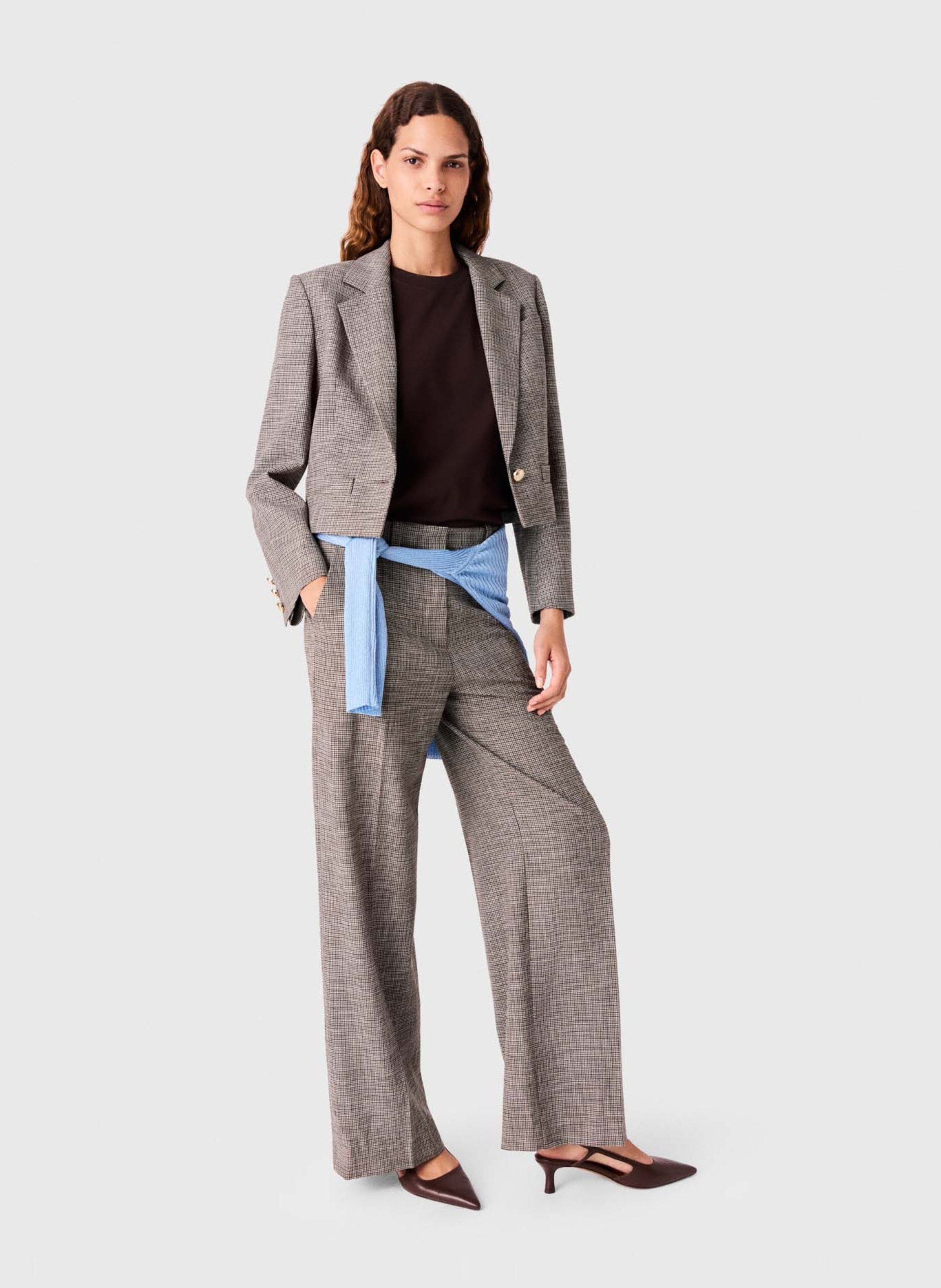 Korte getailleerde blazer met klassieke kraag MAJE Bruin