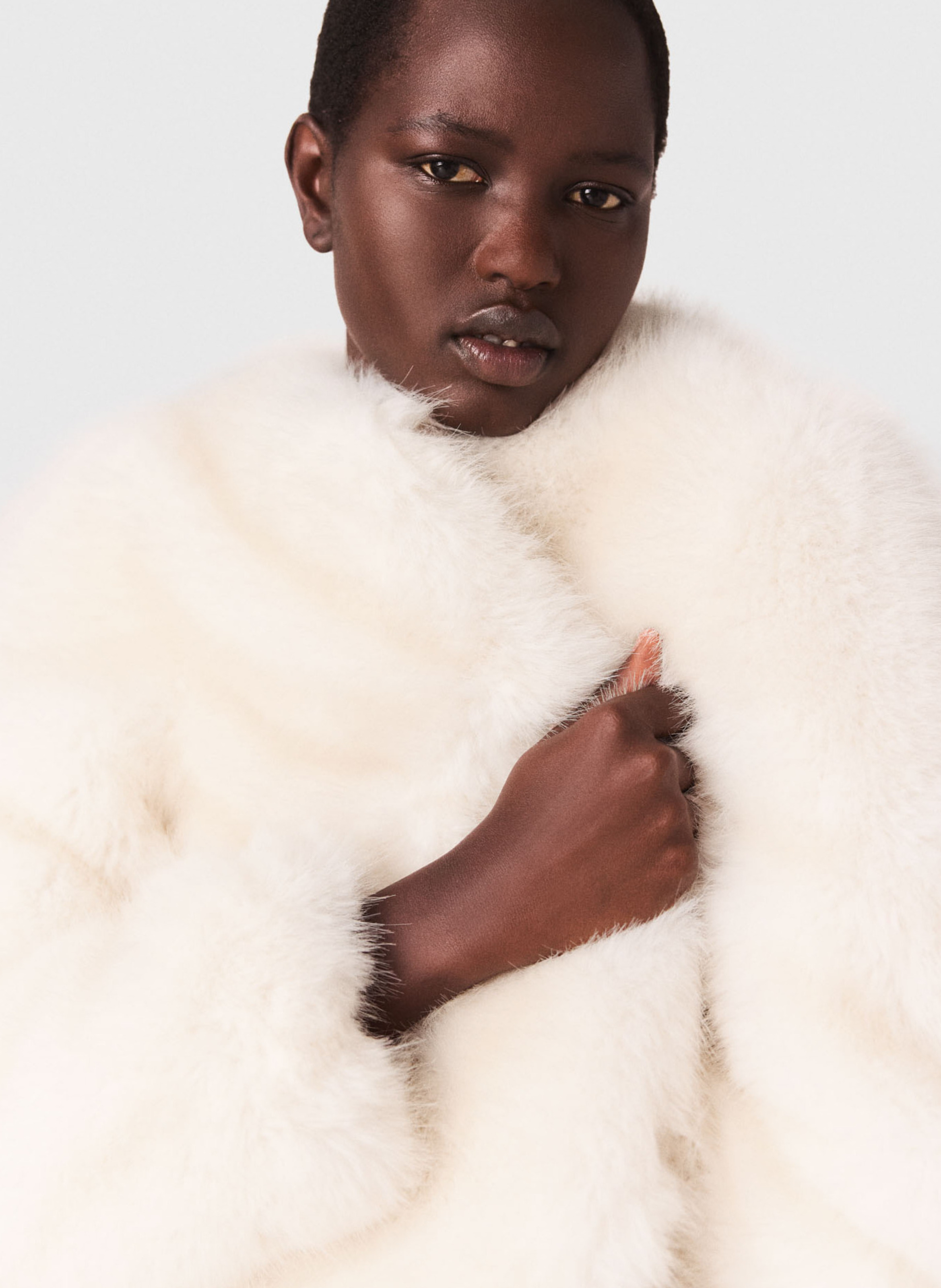 Manteau court col rond en fausse fourrure Beige Maje Femme